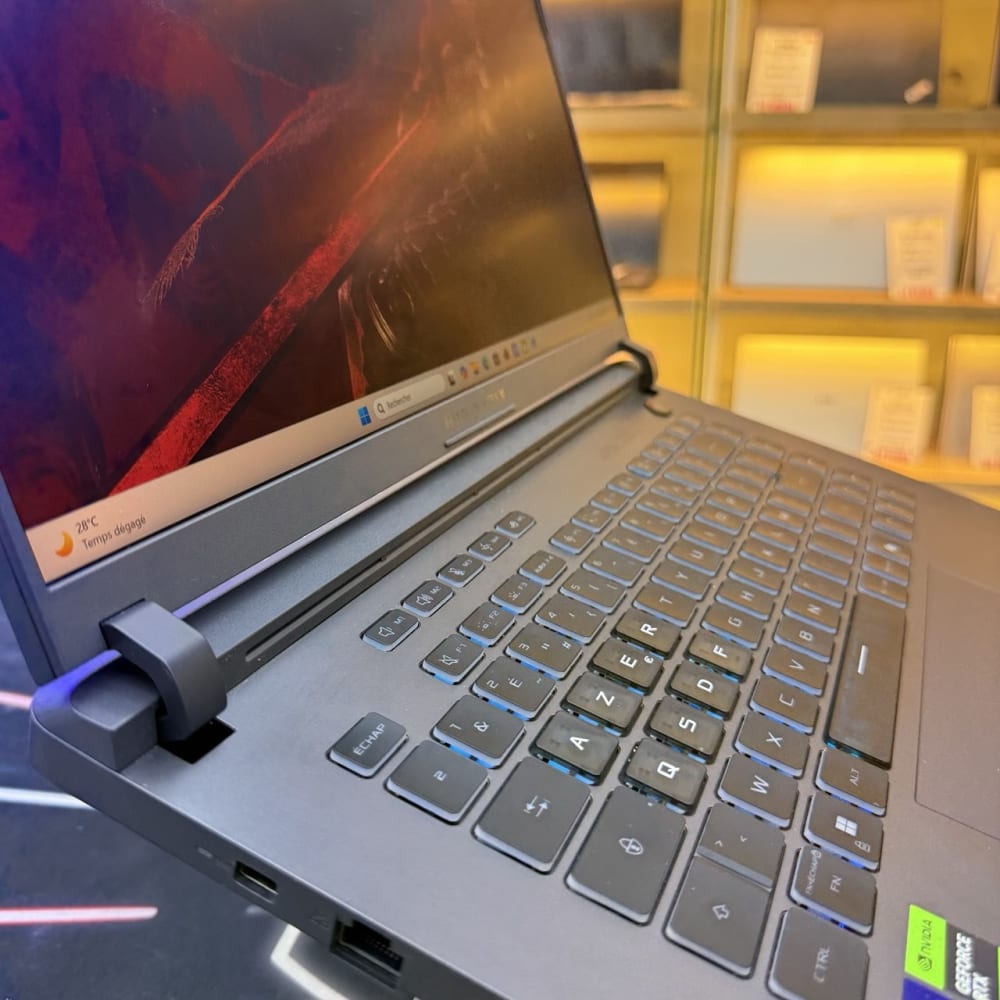 ASUS ASUS ROG STRIX G16 ULTRA 9 275HX 32GB 1000GB SSD RTX 5060 8GBVRAM 16'' QHD 240Hz - LAPTOP GAMER vue 5