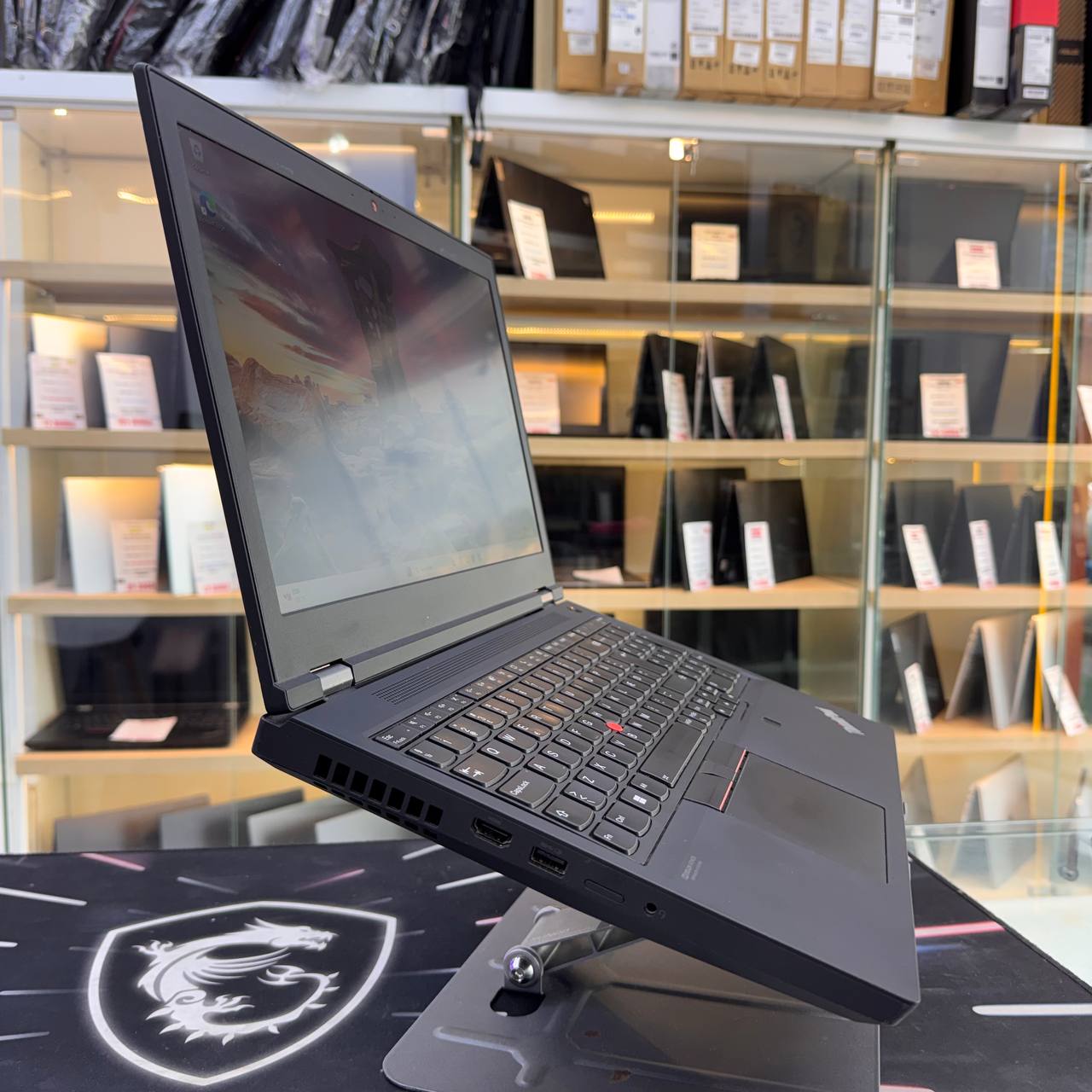 LENOVO LENOVO THINKPAD P15 GEN1 I7 10850H 32GB 512GB SSD QUADRO T2000 4GBVRAM 15.6' - LAPTOP vue 7