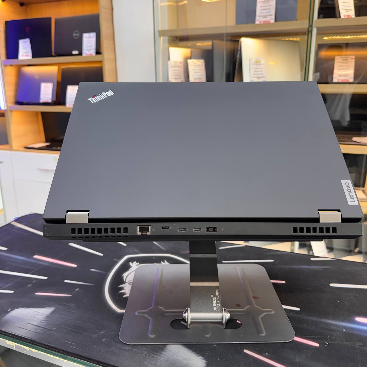 LENOVO LENOVO THINKPAD P15 GEN1 I7 10850H 32GB 512GB SSD QUADRO T2000 4GBVRAM 15.6' - LAPTOP vue 9