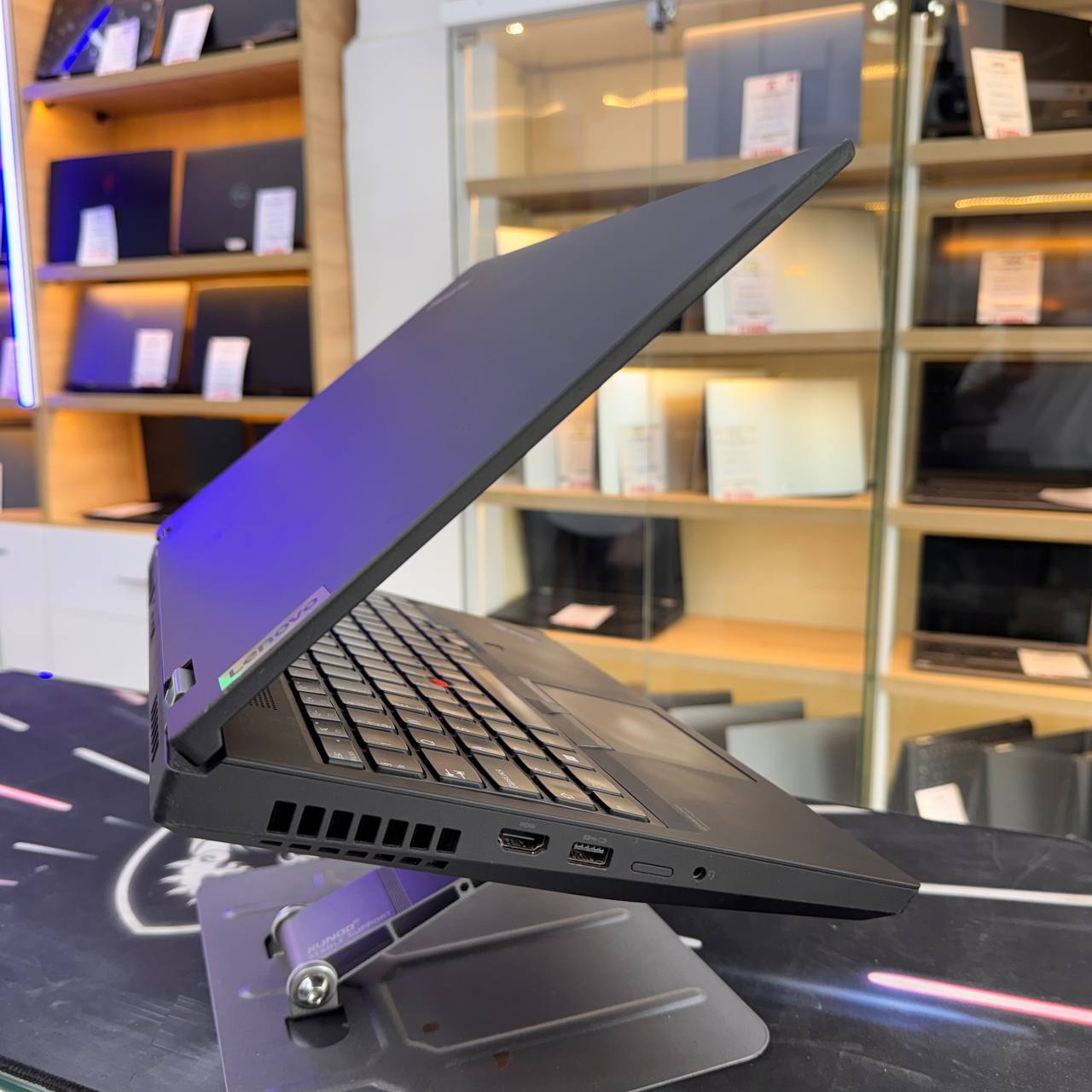 LENOVO LENOVO THINKPAD P15 GEN1 I7 10850H 32GB 512GB SSD QUADRO T2000 4GBVRAM 15.6' - LAPTOP vue 8