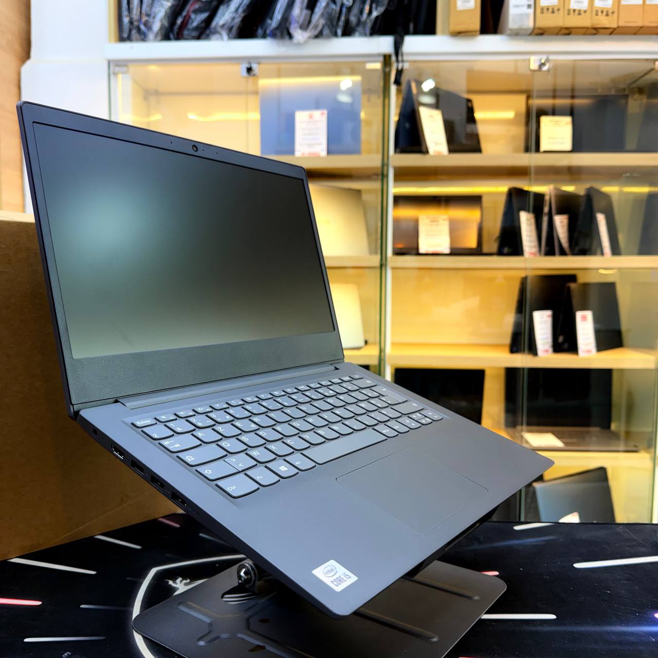 LENOVO  LENOVO V14 I5 1035G1 4GB 256GB SSD 14' FHD - LAPTOP vue 3