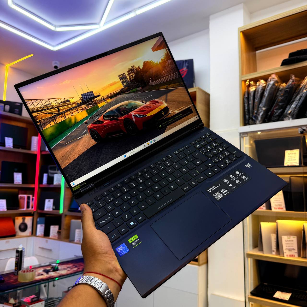 ACER  ACER PREDATOR HELIOS NEO 16 ULTRA 9 275HX 32GB 1000GB SSD RTX 5070 8GBVRAM 16'' 240HZ - LAPTOP vue 4