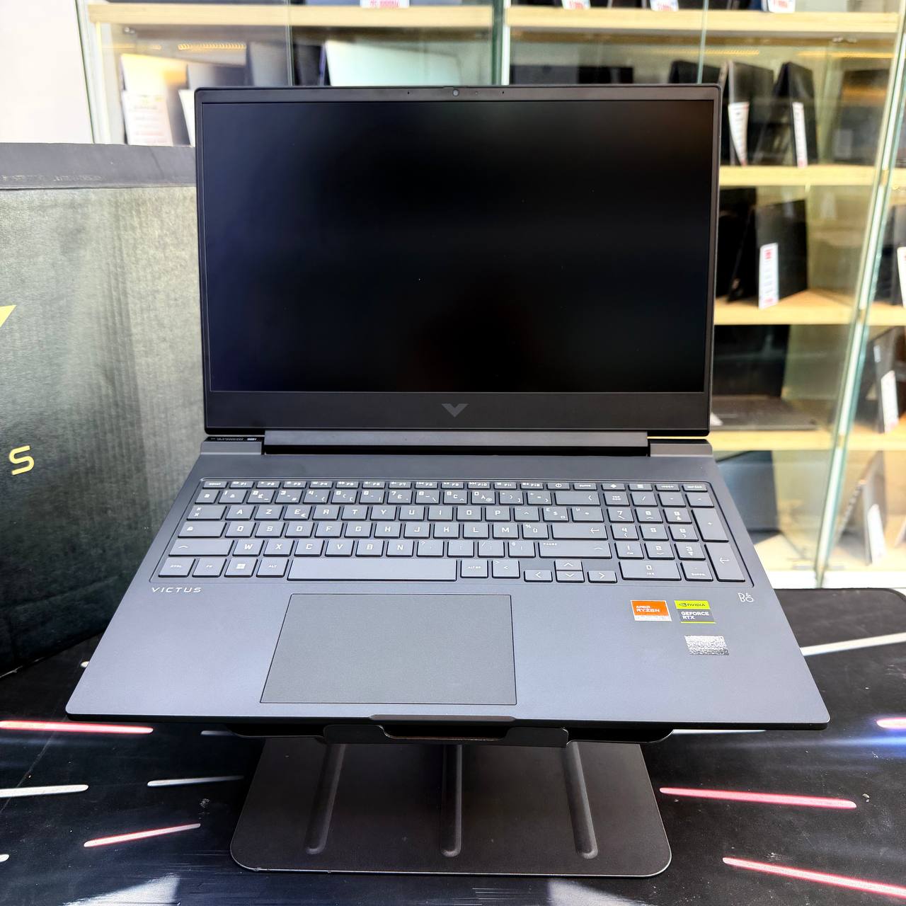 HP  HP VICTUS 16 RYZEN 7 7840 HS 16GB 512GB SSD RTX 4070 8GBVRAM 16'' FHD 144Hz - LAPTOP vue 3