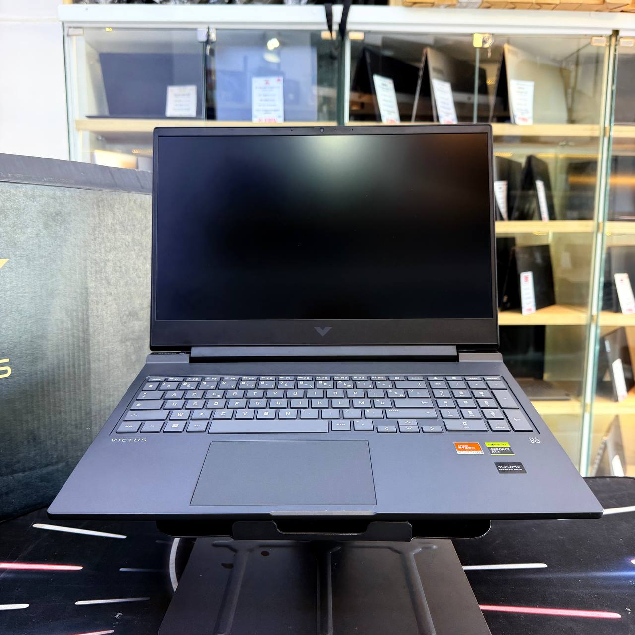 HP  HP VICTUS 16 RYZEN 7 7840 HS 16GB 512GB SSD RTX 4070 8GBVRAM 16'' FHD 144Hz - LAPTOP vue 4
