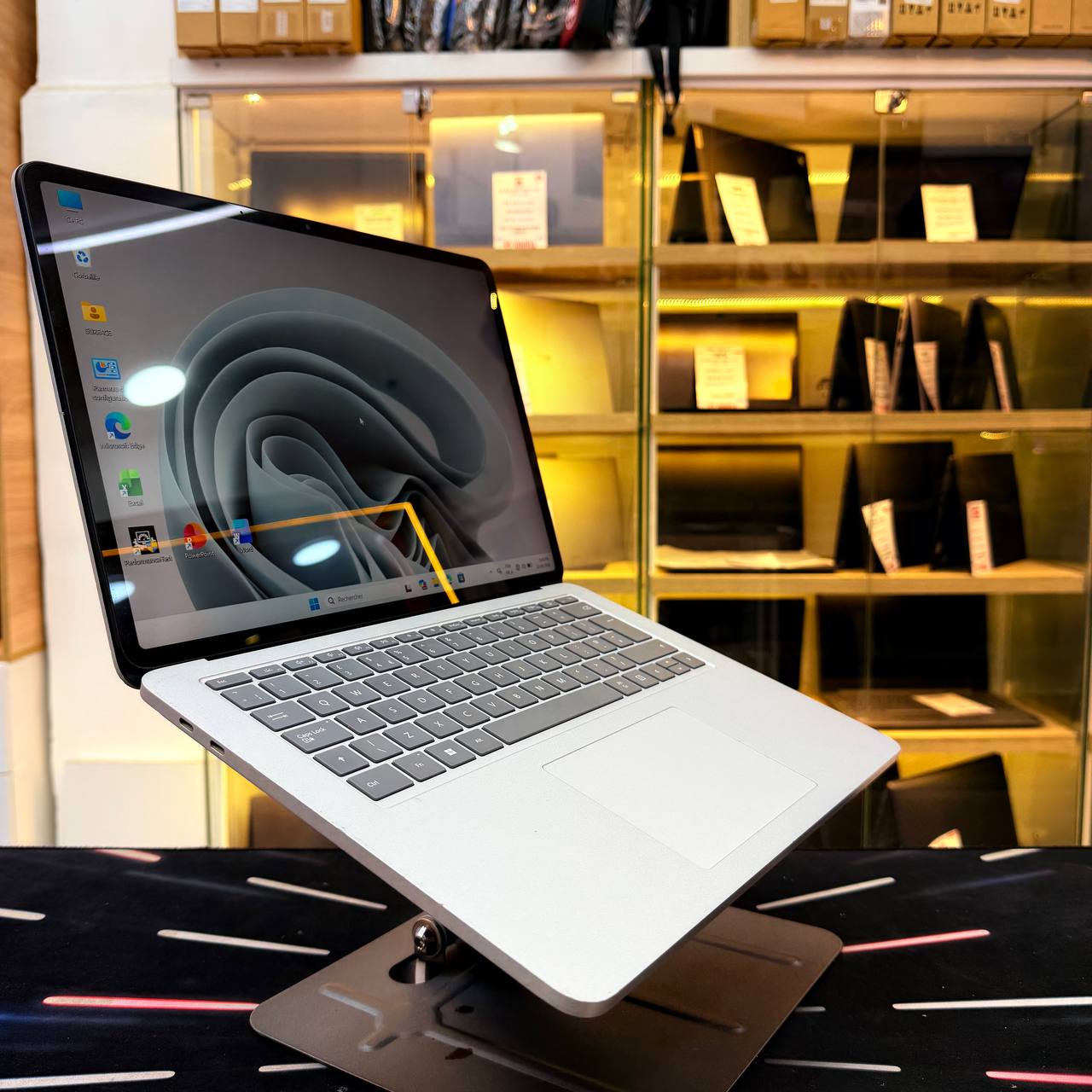 MICROSOFT MICROSOFT SURFACE LAPTOP STUDIO 2 I7 11370H 32GB 1000GB SSD RTX 3050 TI 4GBVRAM 14.4'' 3K TACTILE 120Hz - LAPTOP vue 4