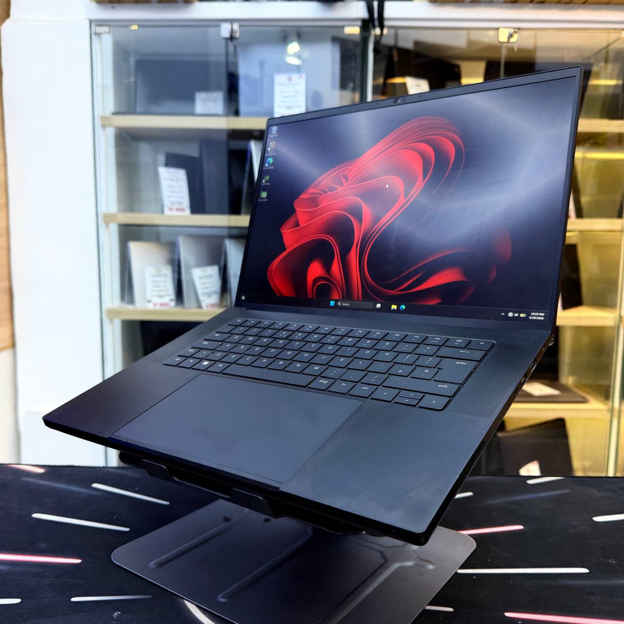 RAZER RAZER BLADE 16 I9 13950HX 16GB 1000GB SSD RTX 4060 8GBVRAM 16'' QHD 2K 240Hz - LAPTOP vue 4
