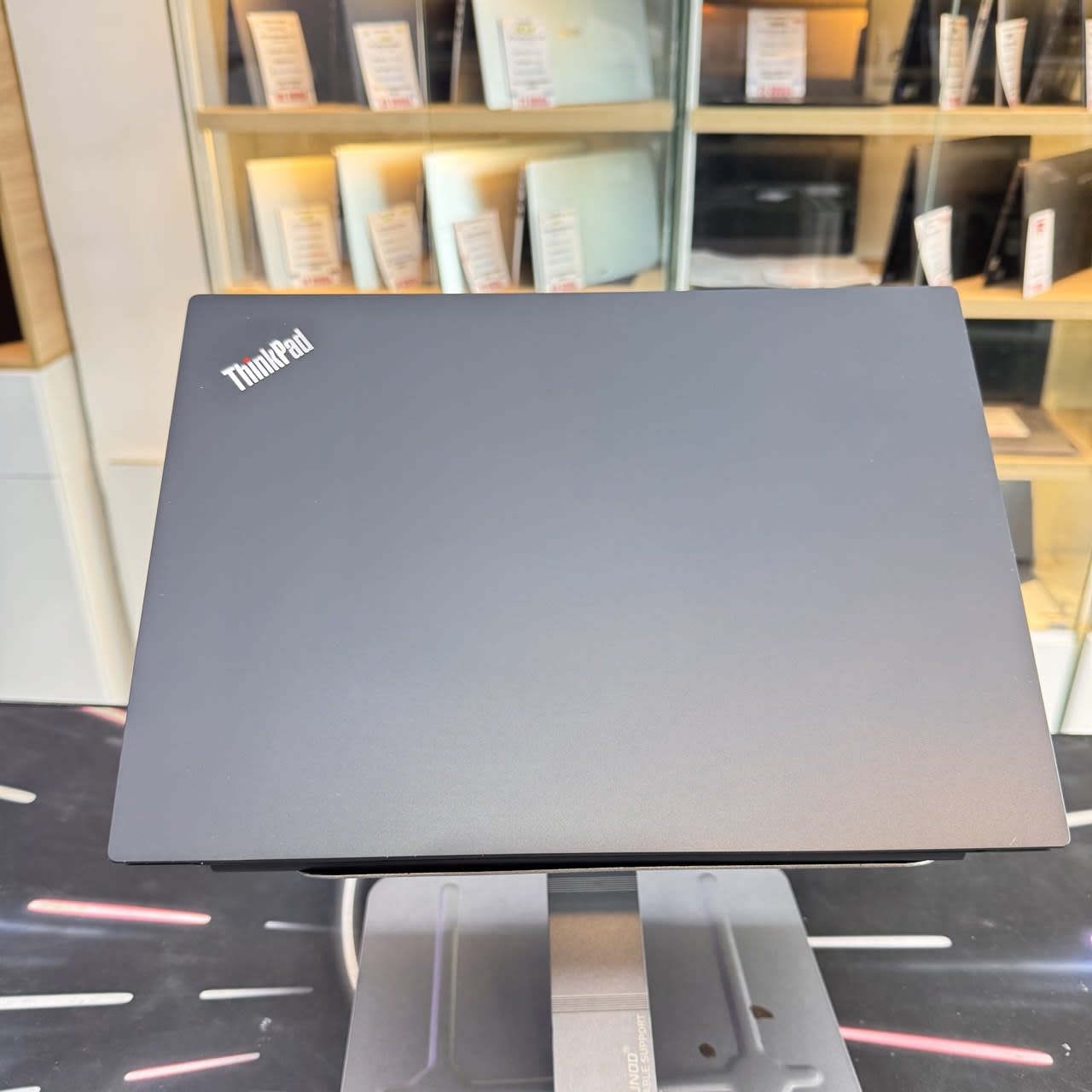 LENOVO  LENOVO THINKPAD E14 I7 10510U 8GB 256GB SSD 14'' - LAPTOP vue 4