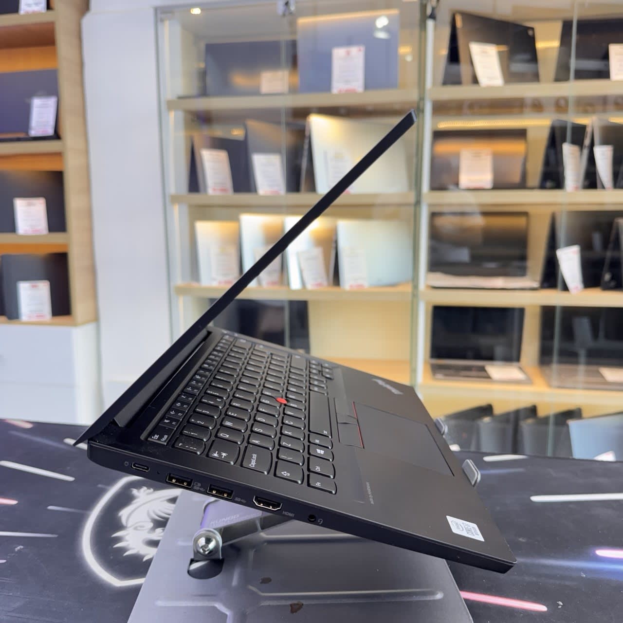 LENOVO  LENOVO THINKPAD E14 I7 10510U 8GB 256GB SSD 14'' - LAPTOP vue 6