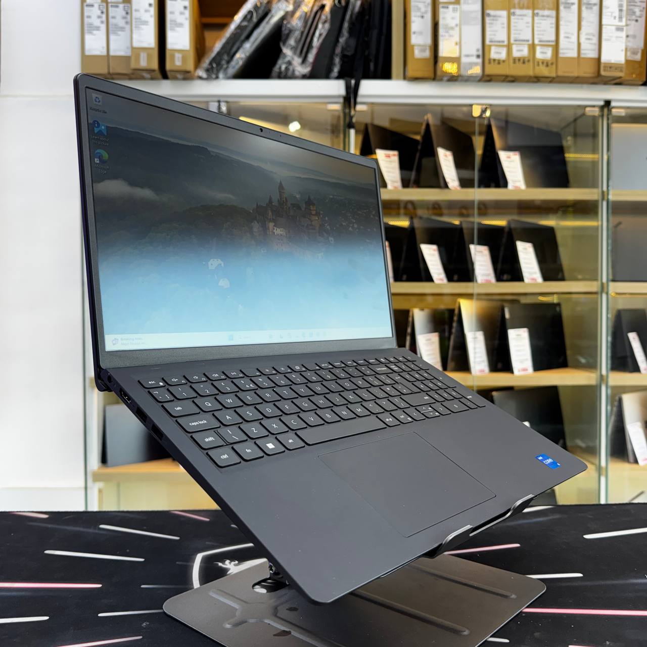 DELL DELL VOSTRO 3520 I5 1235U 8GB 256 SSD 15.6'' - LAPTOP vue 3