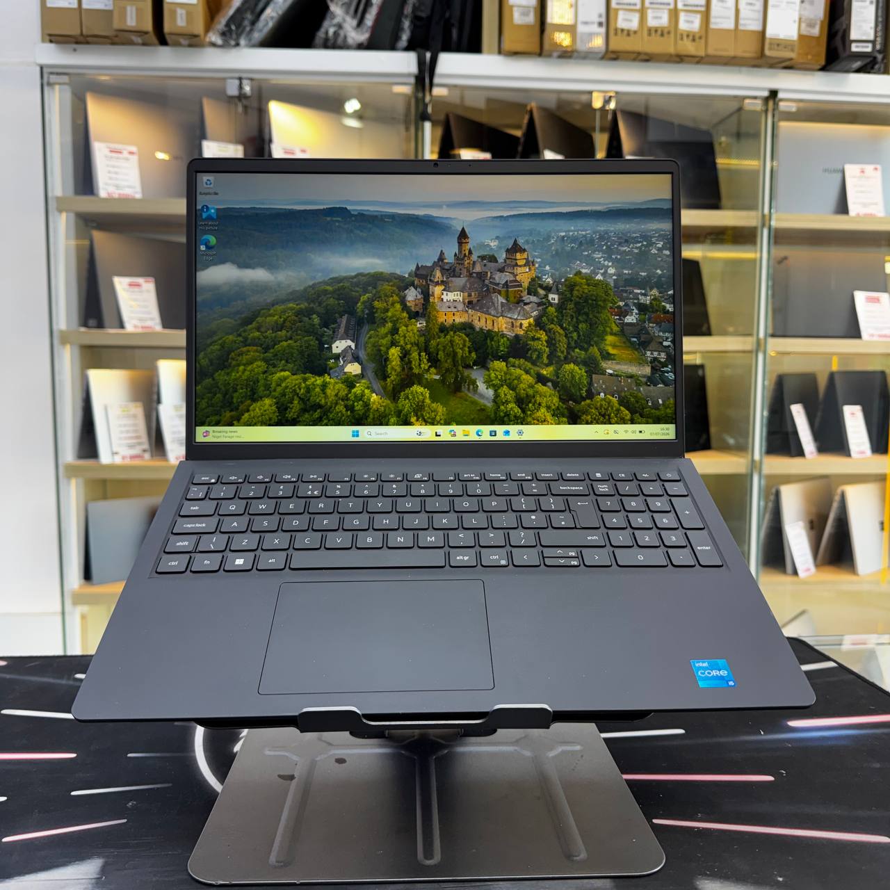 DELL DELL VOSTRO 3520 I5 1235U 8GB 256 SSD 15.6'' - LAPTOP vue 4