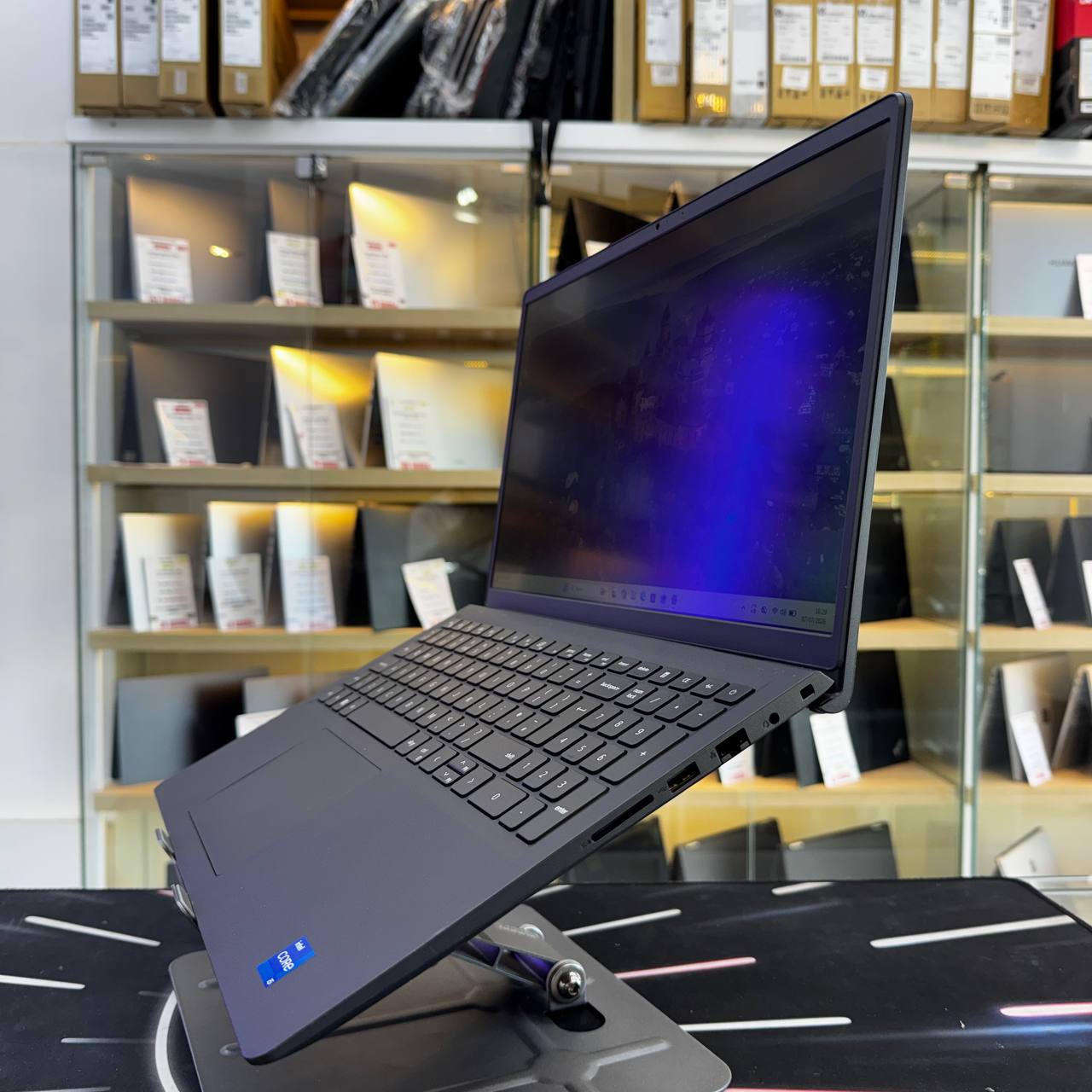 DELL DELL VOSTRO 3520 I5 1235U 8GB 256 SSD 15.6'' - LAPTOP vue 5