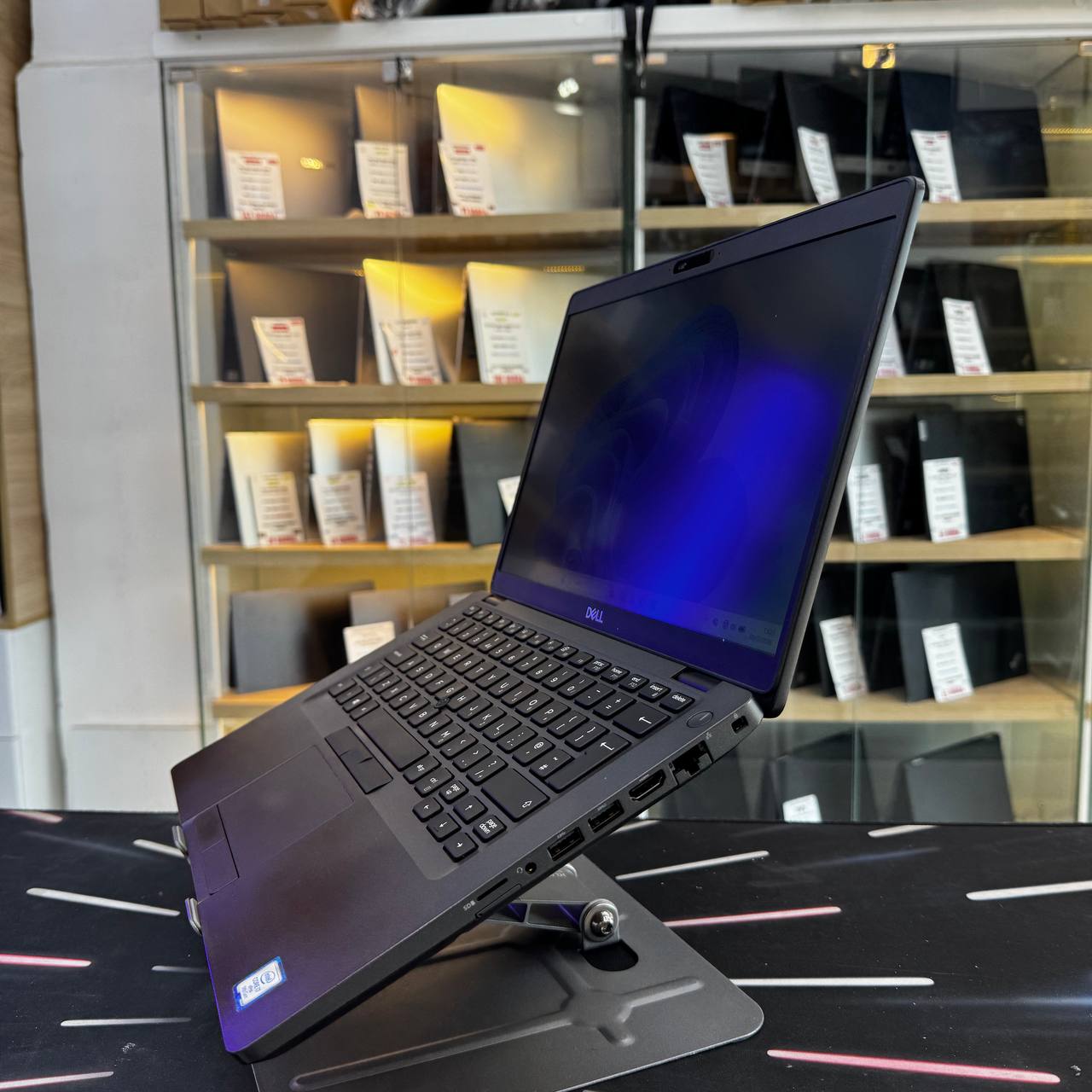 DELL DELL LATITUDE 5401 I7 9850H 8GB 256GB SSD 14'' FHD - LAPTOP vue 4