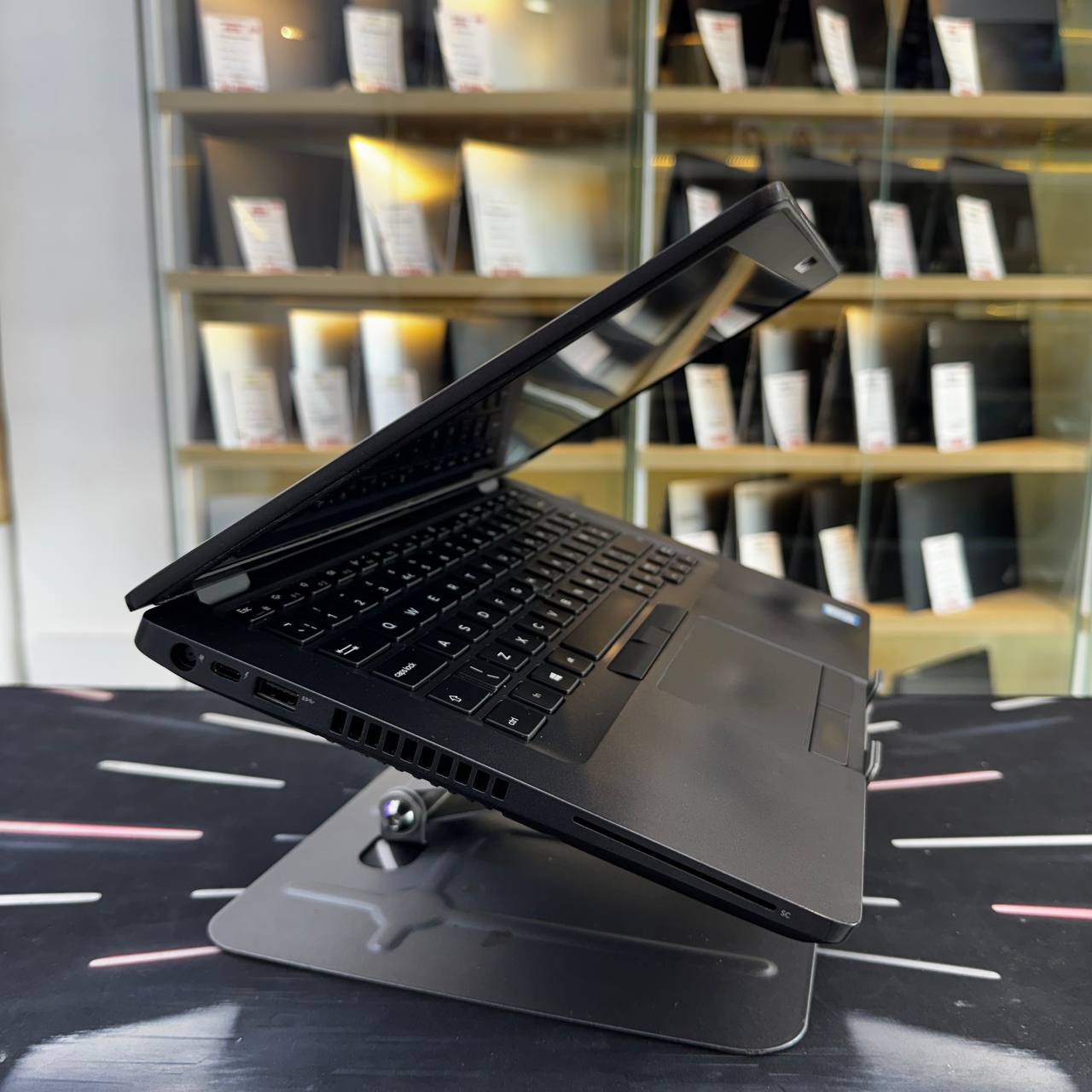 DELL DELL LATITUDE 5401 I7 9850H 8GB 256GB SSD 14'' FHD - LAPTOP vue 5