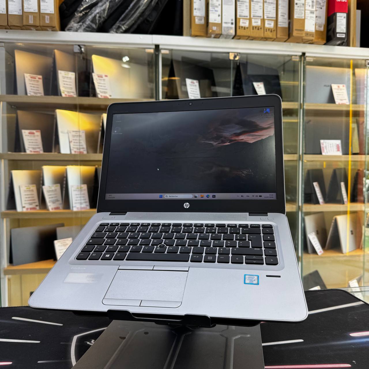 HP HP ELITEBOOK 840 G3 INTEL CORE I5 6300U 8GB 256GB SSD 14'' FHD - LAPTOP vue 3