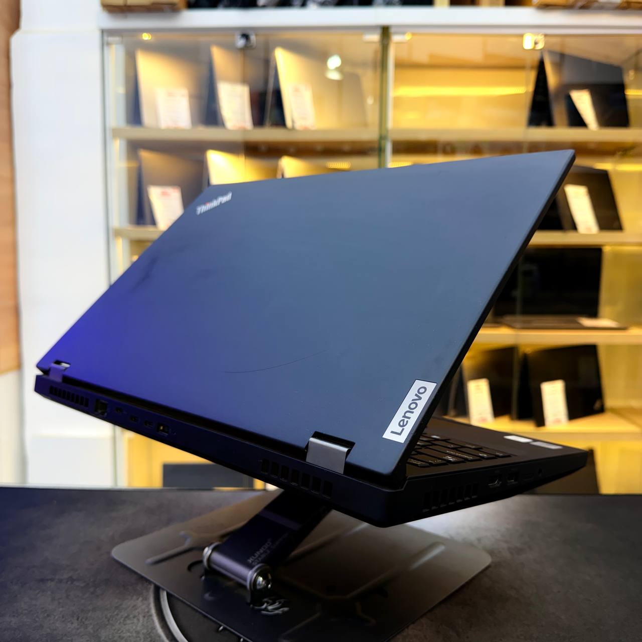 LENOVO LENOVO THINKPAD P15 I7 10750H 16GB 512GB SSD NVIDIA T1000 4GBVRAM 15.6'' FHD - LAPTOP vue 8