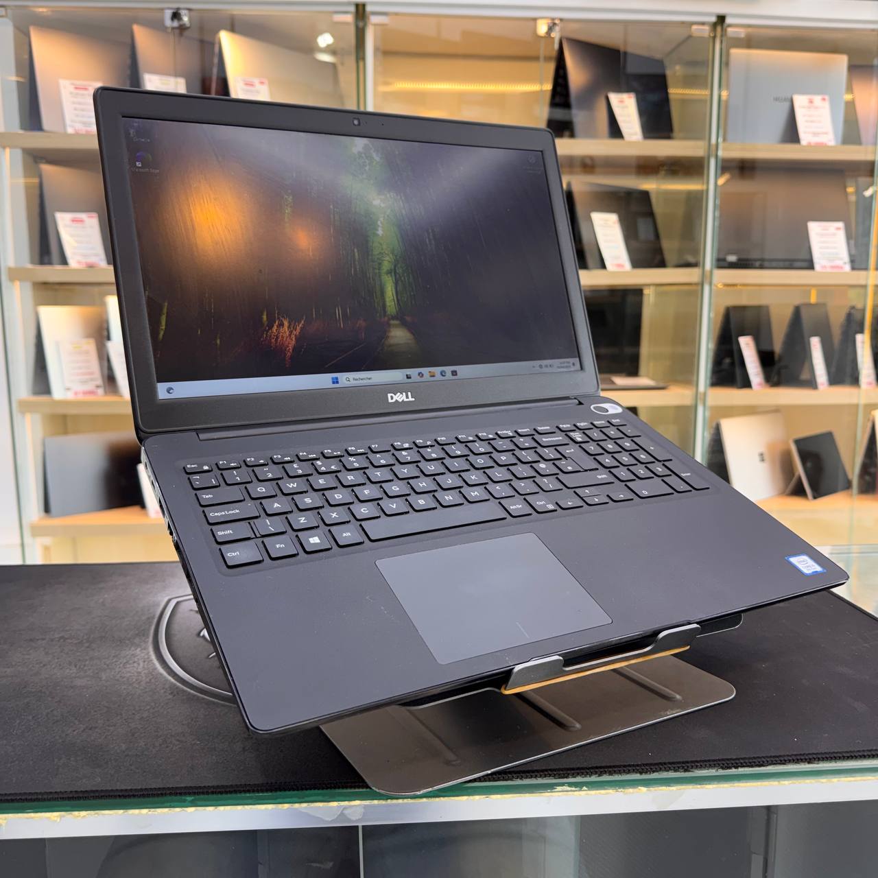 DELL DELL LATITUDE 3500 I5 8265U 8GB 256GB SSD 15.6'' FHD - LAPTOP vue 3