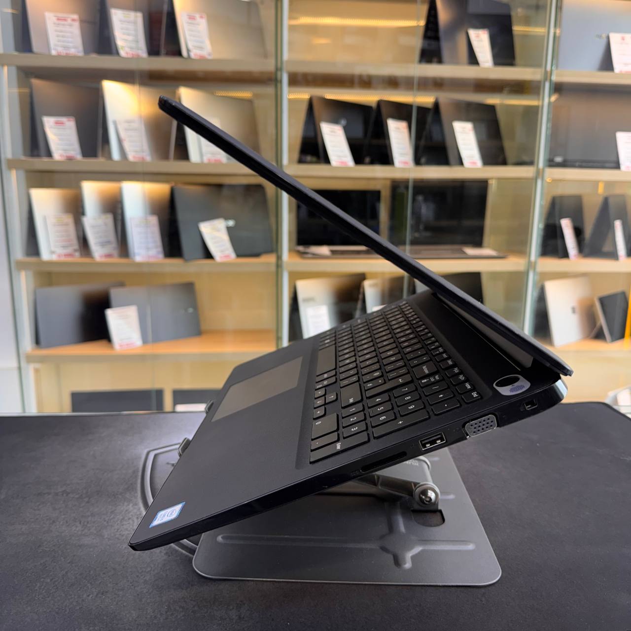 DELL DELL LATITUDE 3500 I5 8265U 8GB 256GB SSD 15.6'' FHD - LAPTOP vue 5