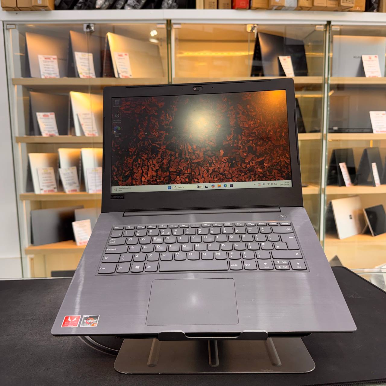 LENOVO LENOVO V14 RYZEN 5 2500U 8GB RAM 256SSD 14 " FHD  - LAPTOP vue 7