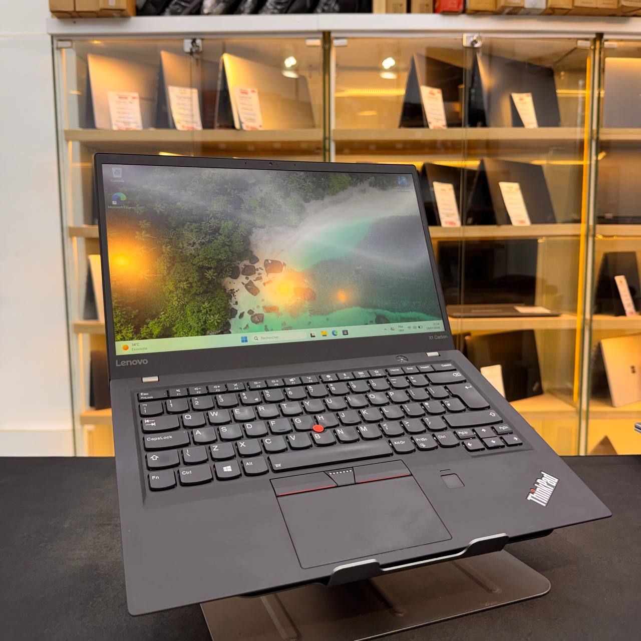 LENOVO   LENOVO THINKPAD X1 CARBON I7 7500U 8GB 256GB SSD 14'' FHD - LAPTOP vue 3