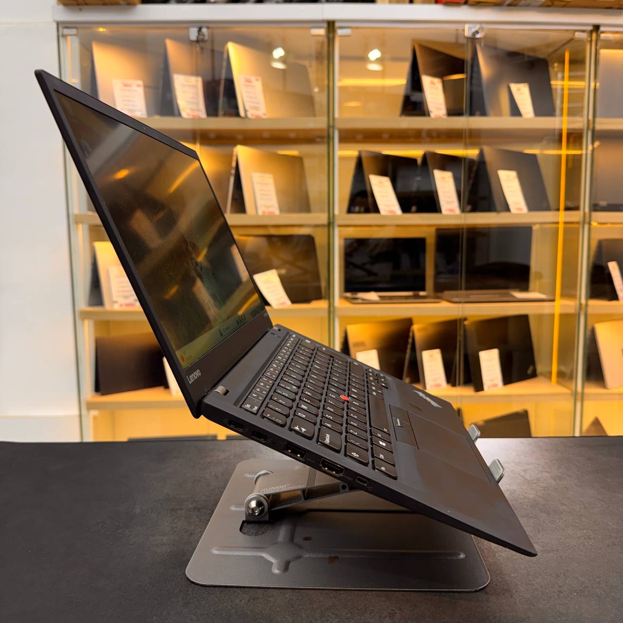 LENOVO   LENOVO THINKPAD X1 CARBON I7 7500U 8GB 256GB SSD 14'' FHD - LAPTOP vue 6