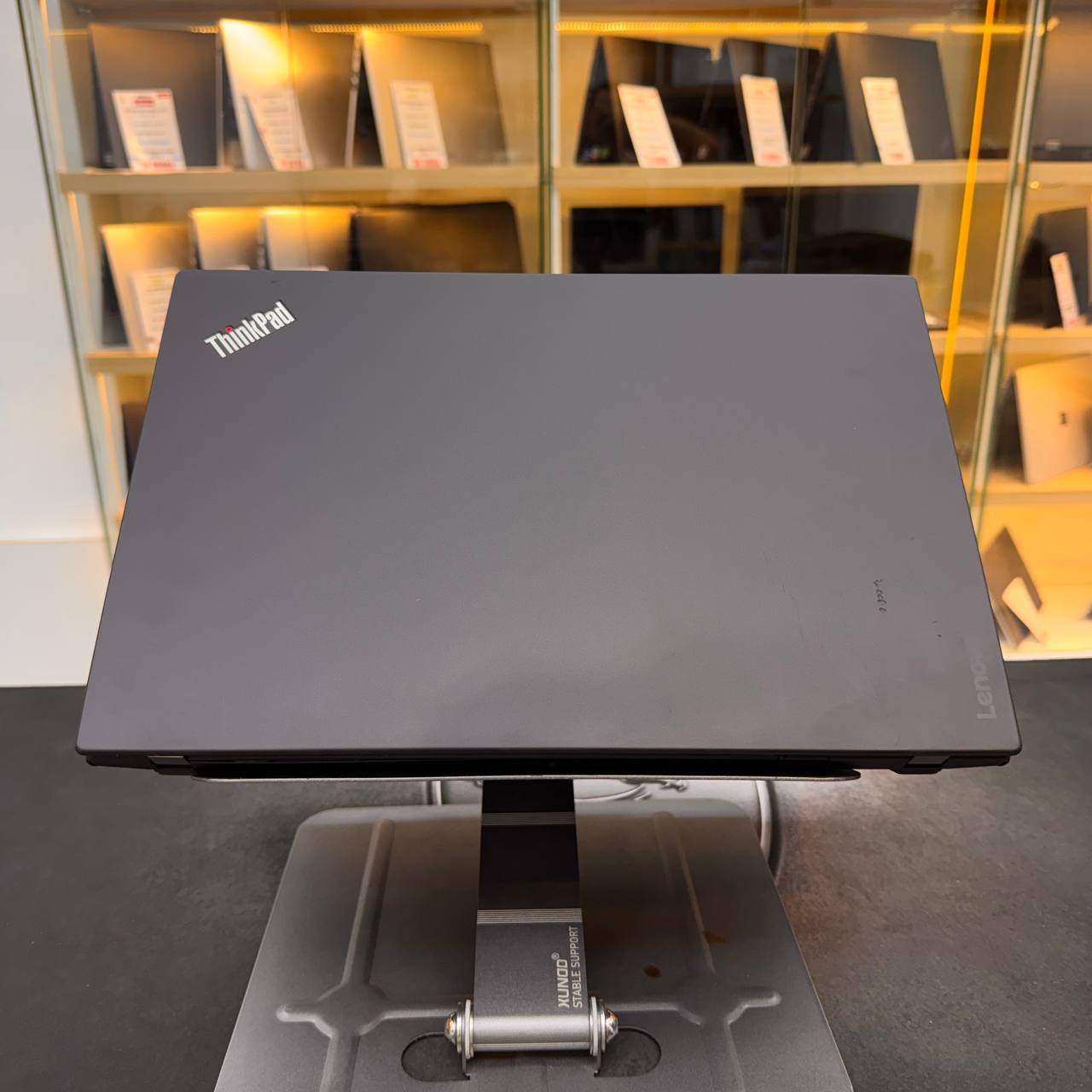 LENOVO   LENOVO THINKPAD X1 CARBON I7 7500U 8GB 256GB SSD 14'' FHD - LAPTOP vue 8