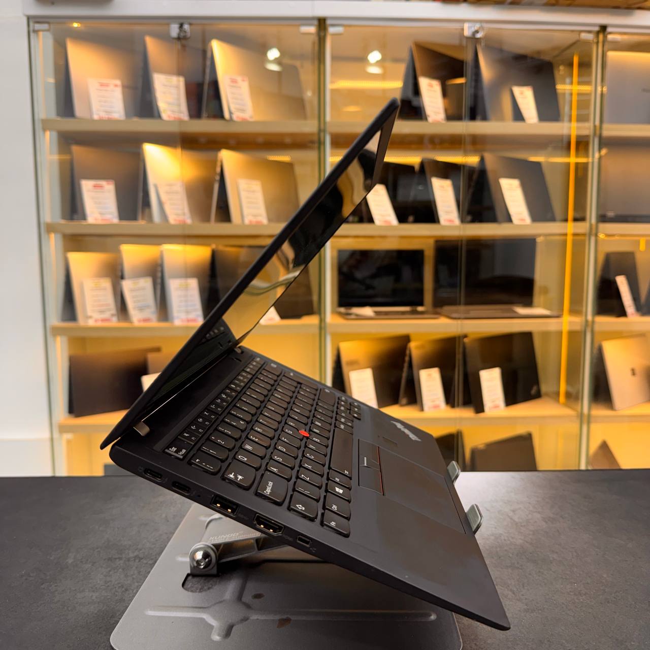 LENOVO   LENOVO THINKPAD X1 CARBON I7 7500U 8GB 256GB SSD 14'' FHD - LAPTOP vue 7