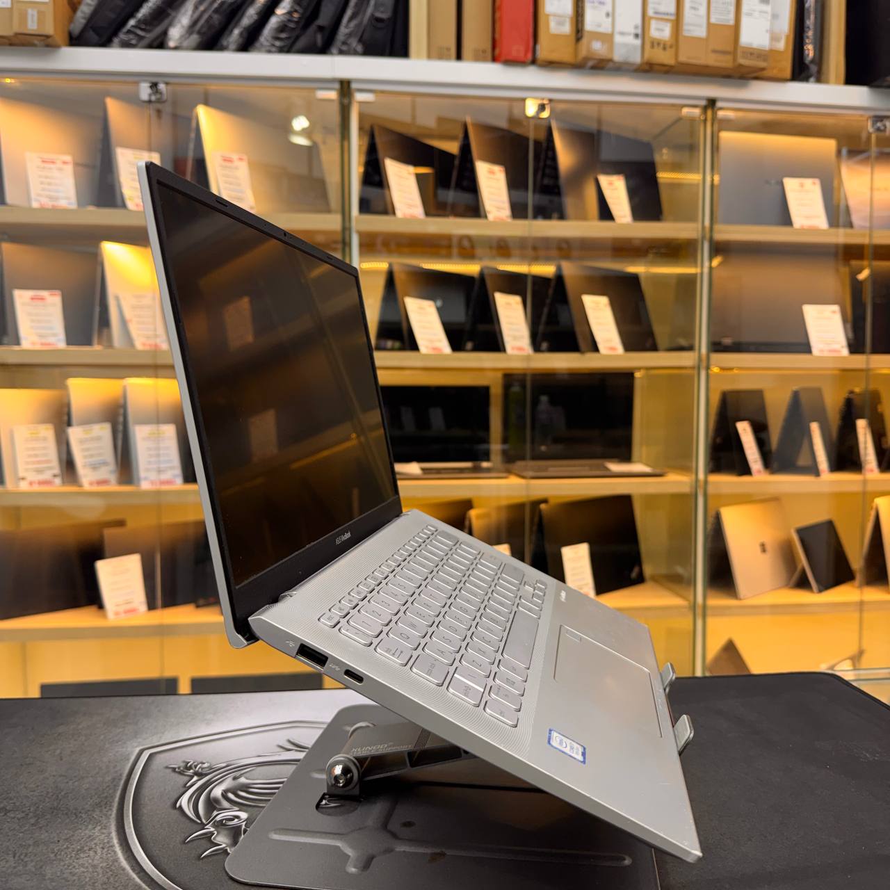 ASUS ASUS VIVOBOOK 14 I7 8550U 8GB 256GB SSD 14'' FHD - LAPTOP vue 5