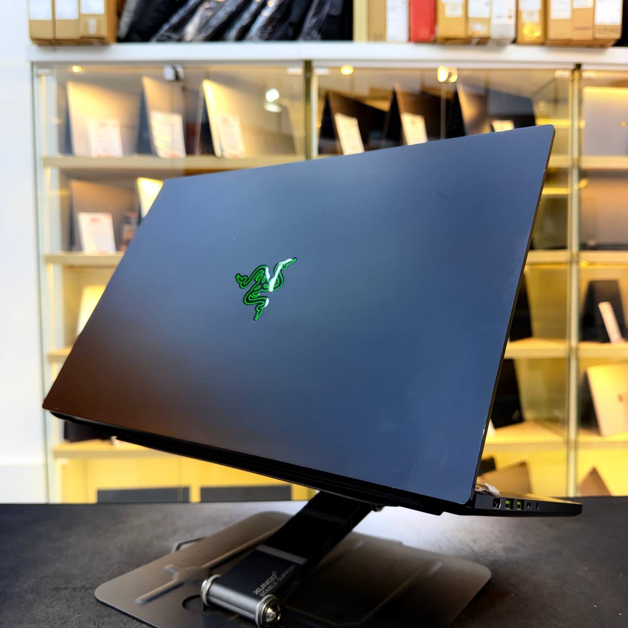 RAZER RAZER BLADE 15 I7 12800H 32GB 1000GB SSD RTX 3080TI 16GBVRAM 15.6'' FHD FHD 360Hz - LAPTOP GAMER vue 8