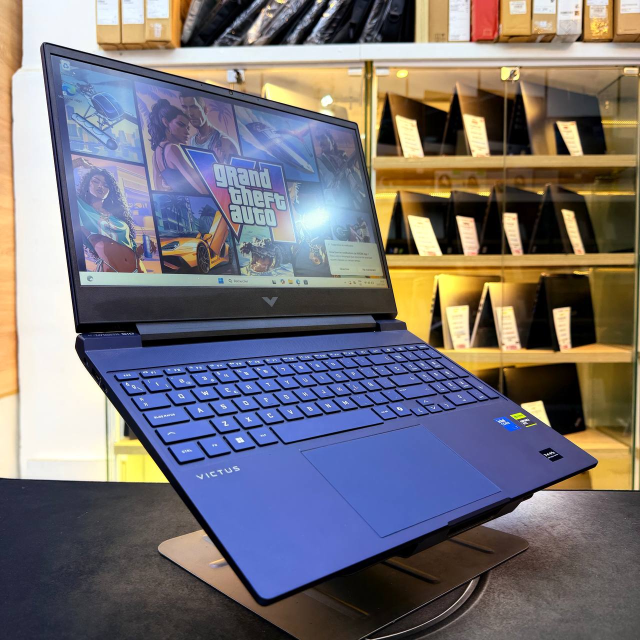 HP  HP VICTUS 15 INTEL CORE 7 240H 16GB 1000GB SSD RTX 5060 15.6'' FHD 144Hz - LAPTOP GAMER vue 3