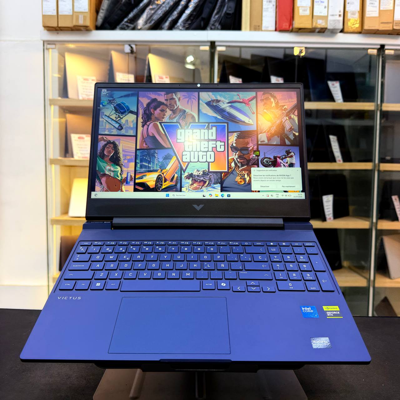 HP  HP VICTUS 15 INTEL CORE 7 240H 16GB 1000GB SSD RTX 5060 15.6'' FHD 144Hz - LAPTOP GAMER vue 4
