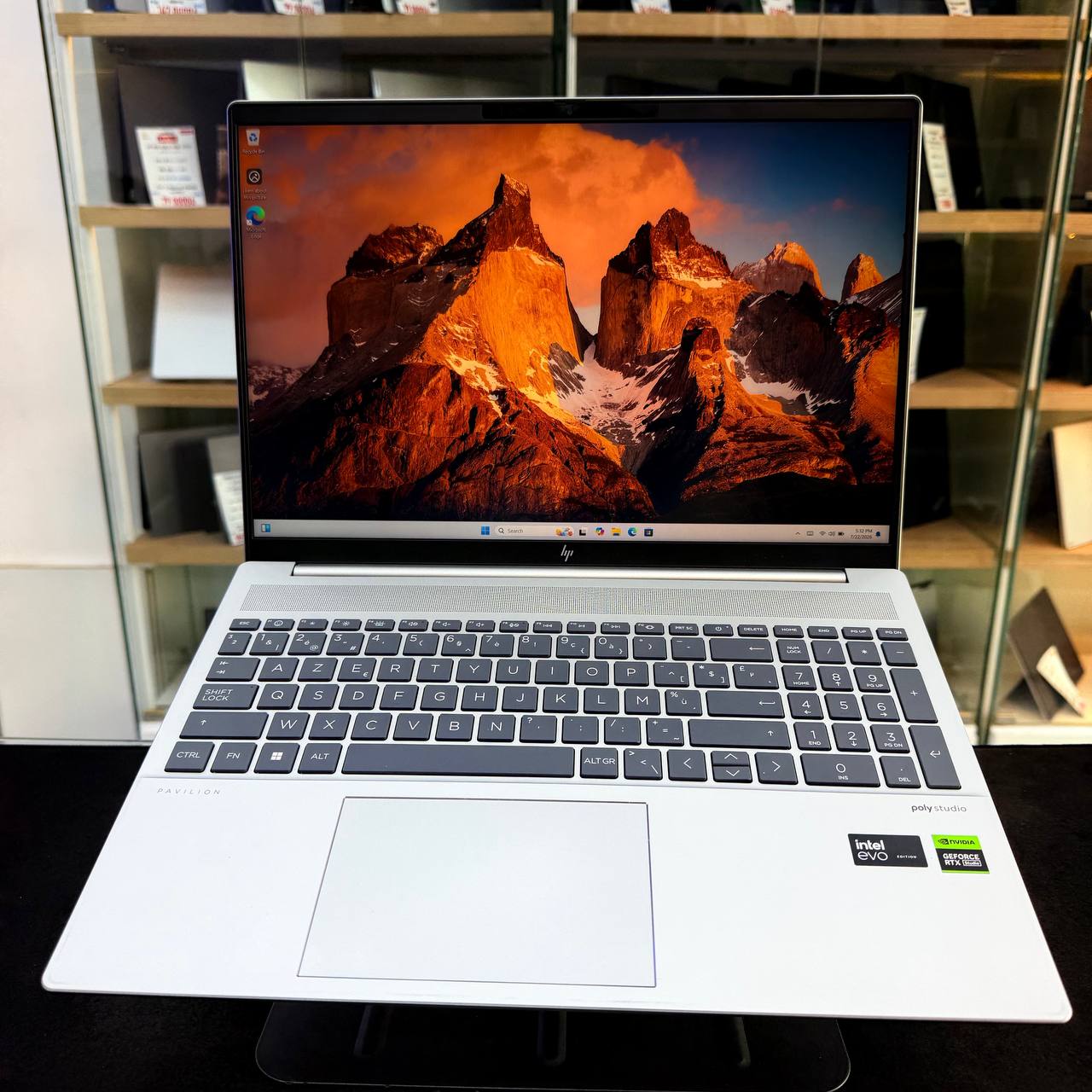 HP  HP PAVILION PLUS 16 ULTRA 7 155H 32GB 1000GB SSD RTX 4050 16'' 2K 120Hz - LAPTOP GAMER vue 2