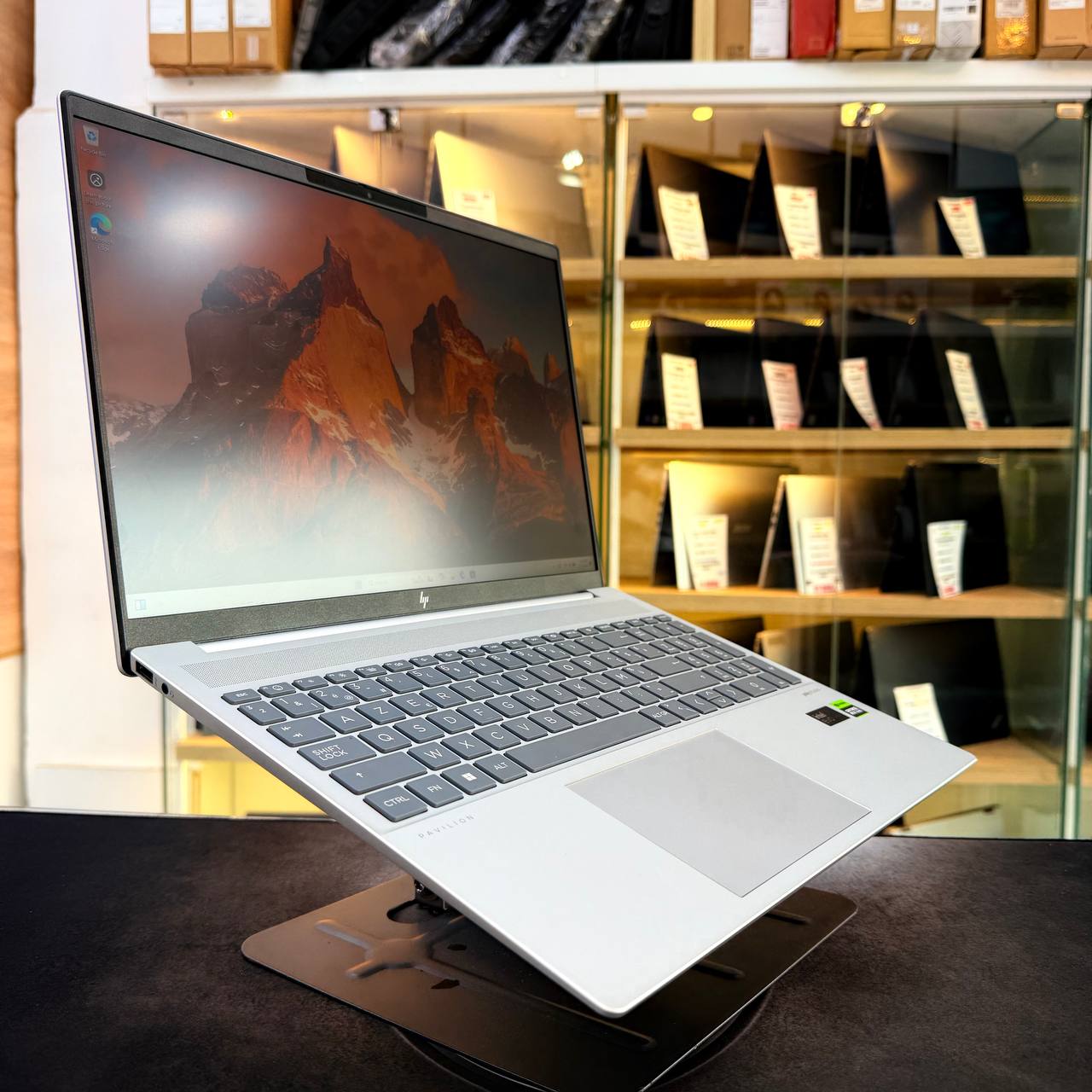 HP  HP PAVILION PLUS 16 ULTRA 7 155H 32GB 1000GB SSD RTX 4050 16'' 2K 120Hz - LAPTOP GAMER vue 5