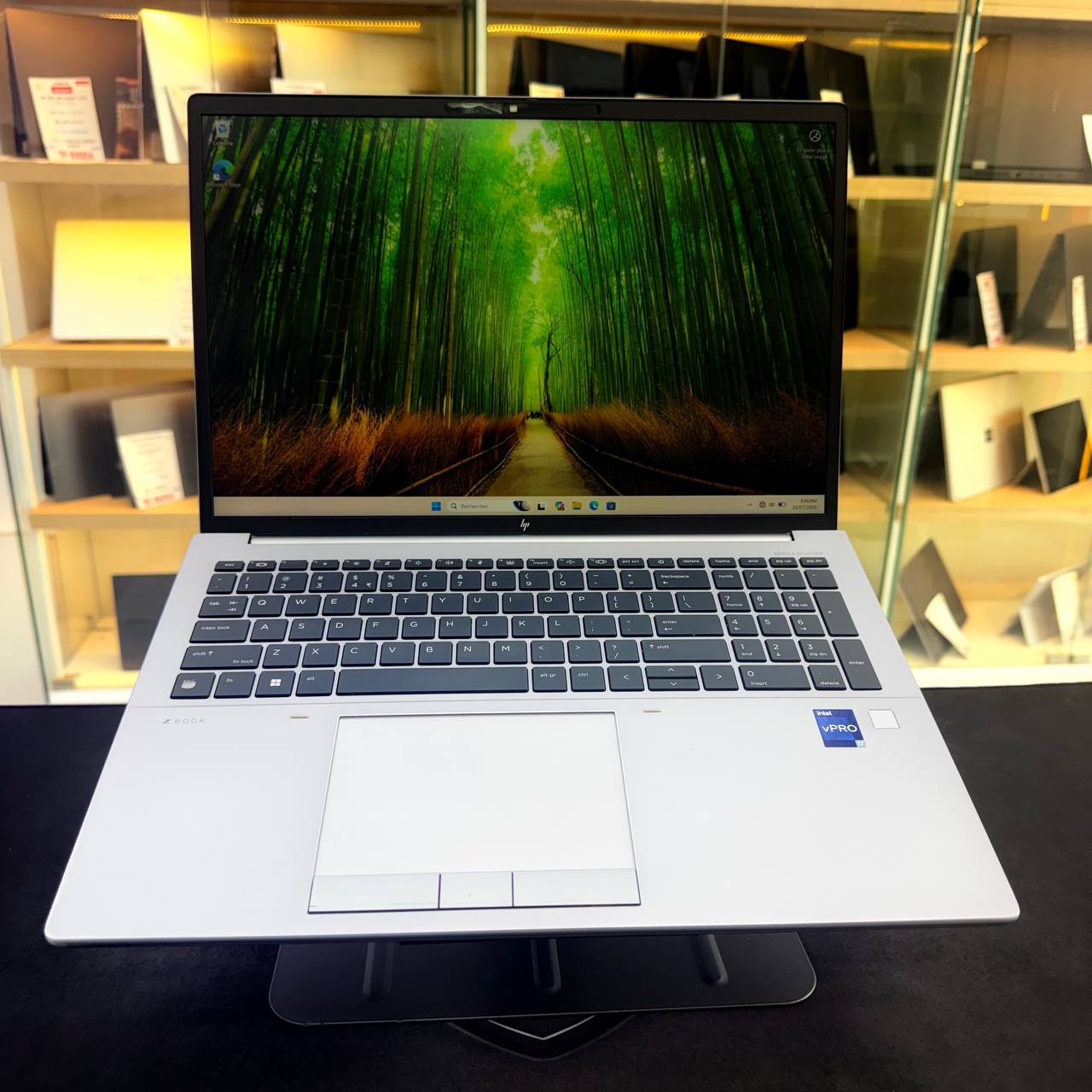HP  HP ZBOOK FURY 16 G9 I7 12850HX 32GB 1000GB SSD RTX A2000 8GBVRAM 16'' FHD - LAPTOP vue 2