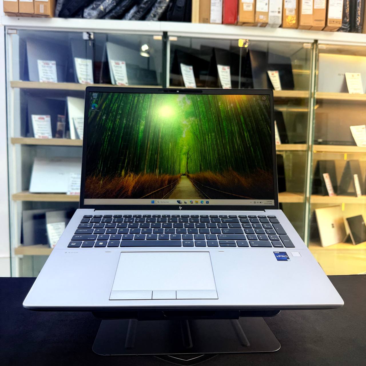 HP  HP ZBOOK FURY 16 G9 I7 12850HX 32GB 1000GB SSD RTX A2000 8GBVRAM 16'' FHD - LAPTOP vue 4