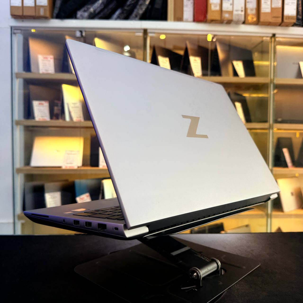 HP  HP ZBOOK FURY 16 G9 I7 12850HX 32GB 1000GB SSD RTX A2000 8GBVRAM 16'' FHD - LAPTOP vue 7