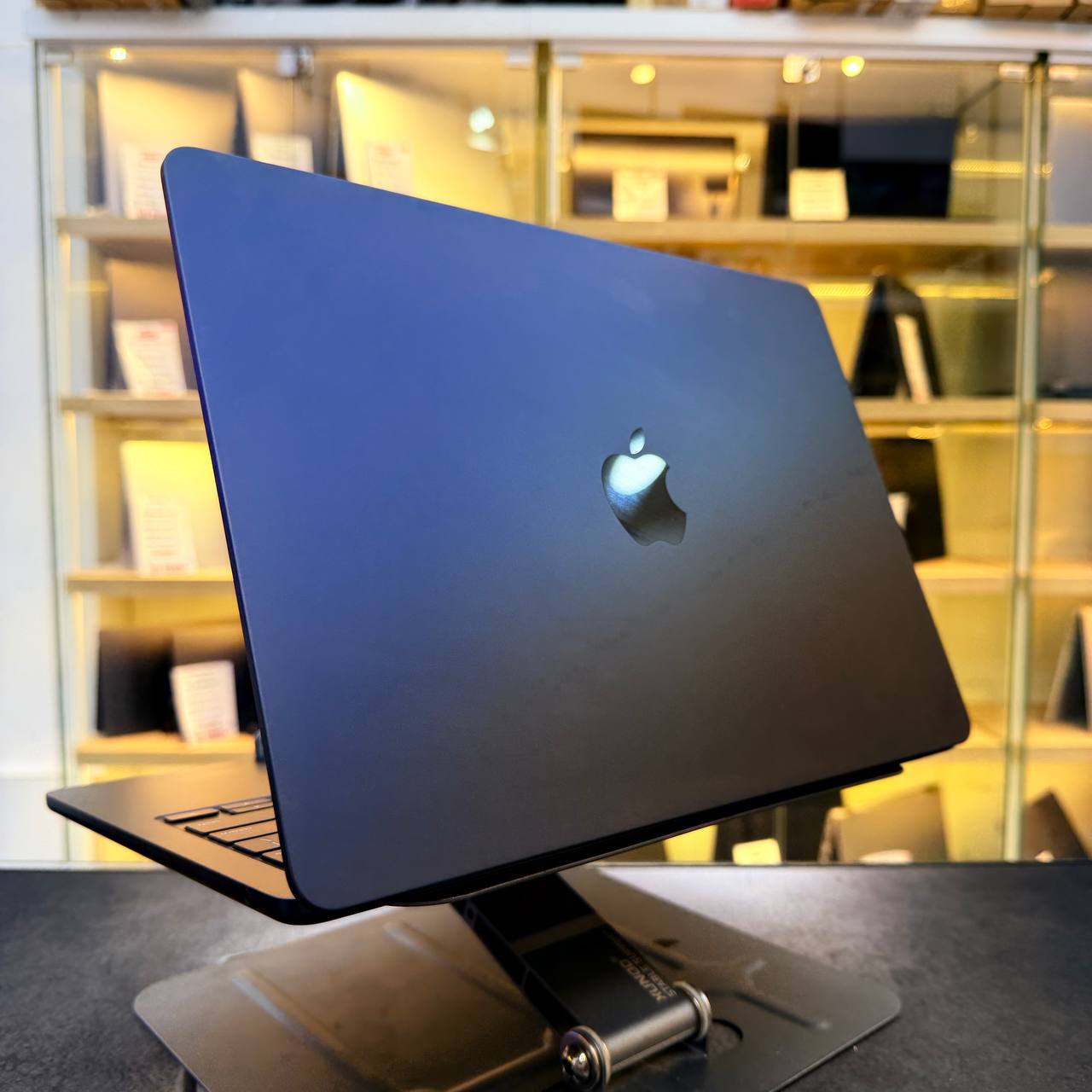 APPLE  MACBOOK AIR M4 APPLE M4 CHIP 16GB 256GB SSD APPLE M2 CHIP 14'' CYCLE 72 100% - LAPTOP vue 6
