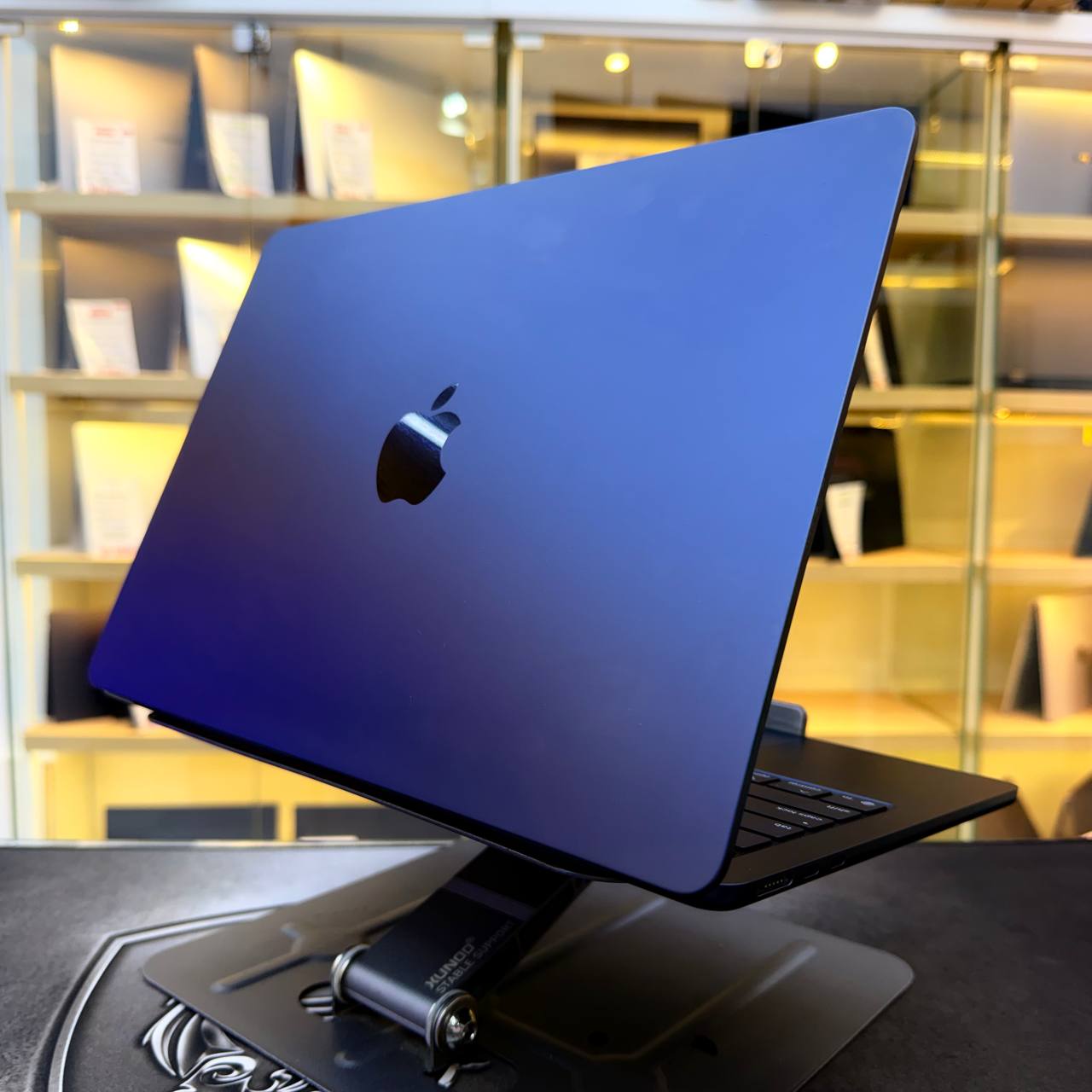 APPLE  MACBOOK AIR M4 APPLE M4 CHIP 16GB 256GB SSD APPLE M2 CHIP 14'' CYCLE 72 100% - LAPTOP vue 7