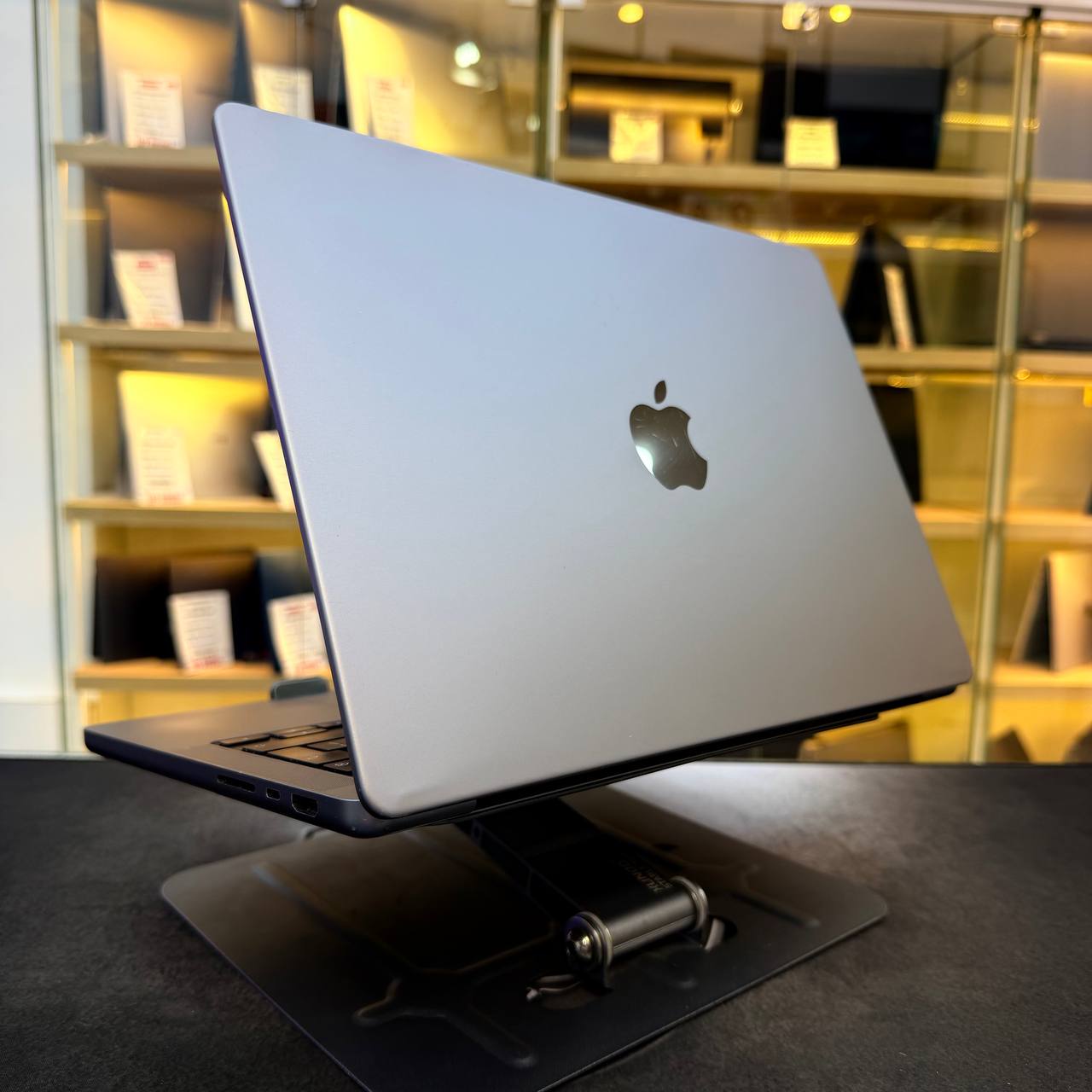 APPLE MACBOOK PRO M2 PRO APPLE M2 PRO CHIP 36GB 1000GB SSD 14'' 3K CYCLE 371 91% - LAPTOP vue 5