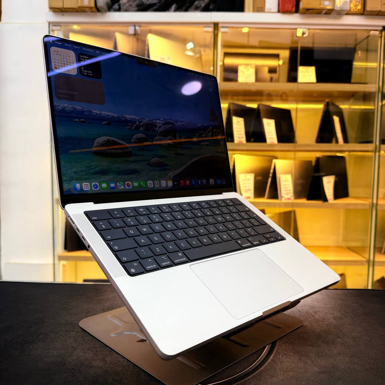APPLE  MACBOOK PRO M3 PRO APPLE M3 PRO CHIP 36GB 1000GB SSD 14'' SUPER RETINA XDR CYCLE 37 - LAPTOP vue 3
