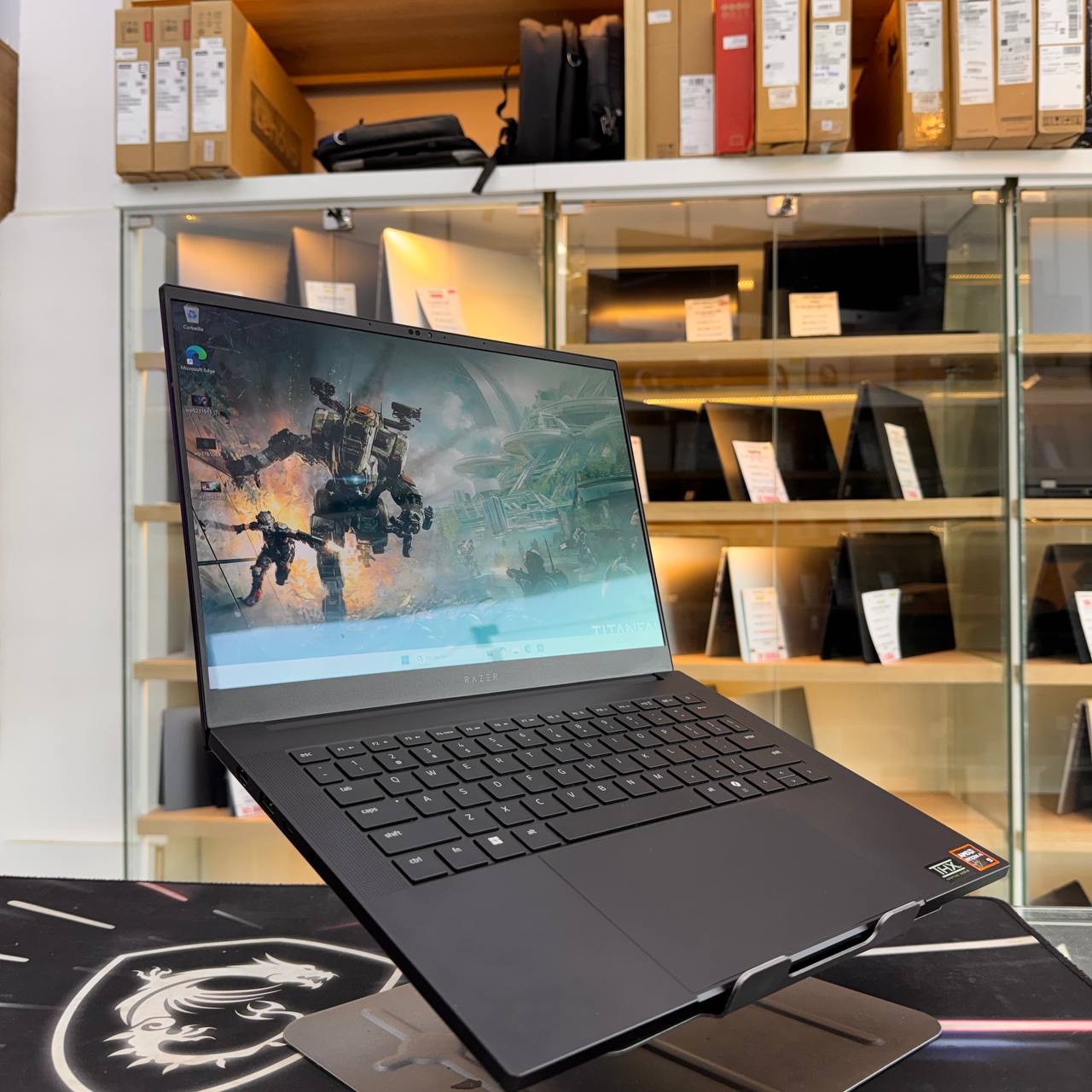RAZEER RAZER BLADE 14 AMD RYZEN AI 9 365W 32GB 1000 GB SSD RTX 5070 8GBVRAM 14'' 2K 120Hz - LAPTOP GAMER vue 2