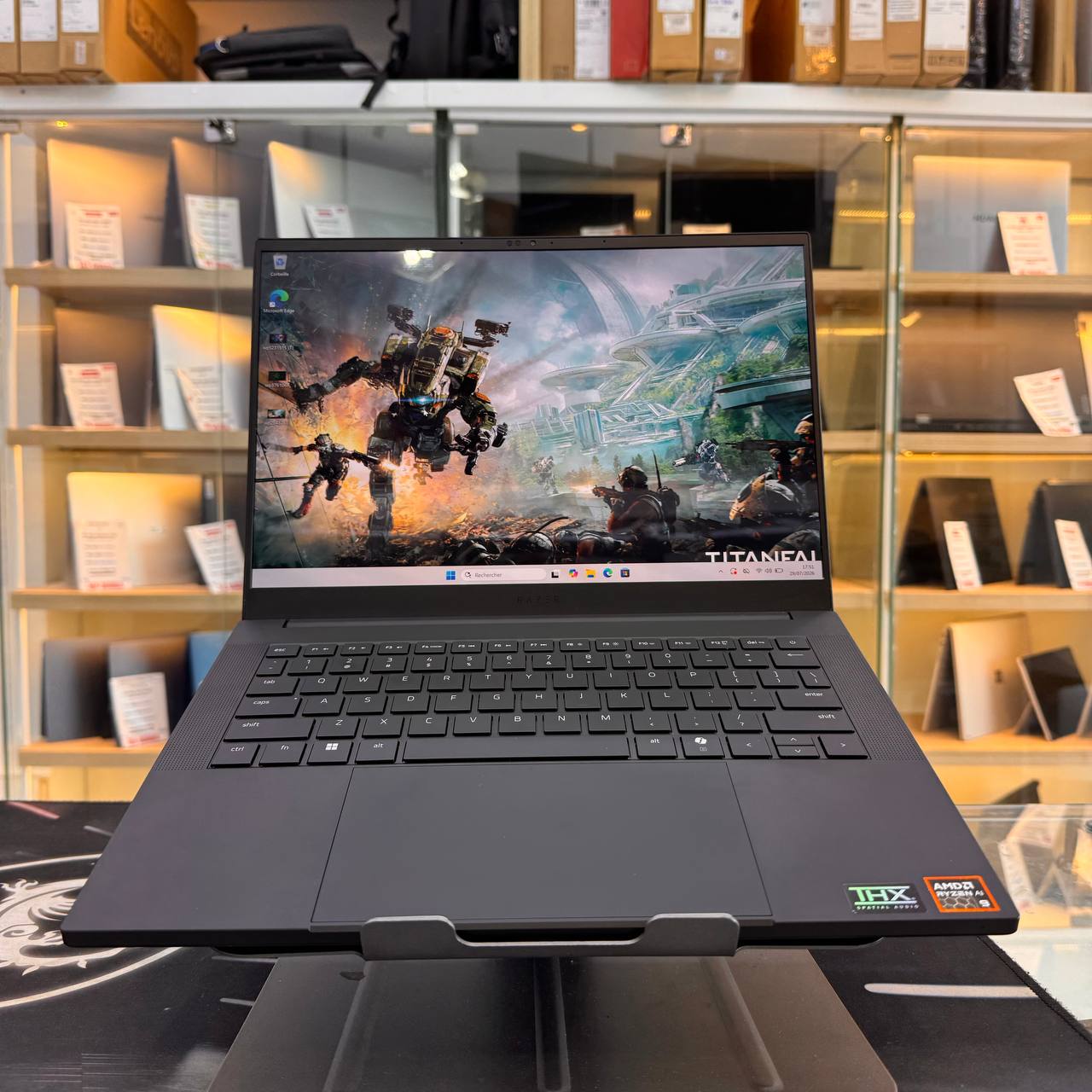RAZEER RAZER BLADE 14 AMD RYZEN AI 9 365W 32GB 1000 GB SSD RTX 5070 8GBVRAM 14'' 2K 120Hz - LAPTOP GAMER vue 3