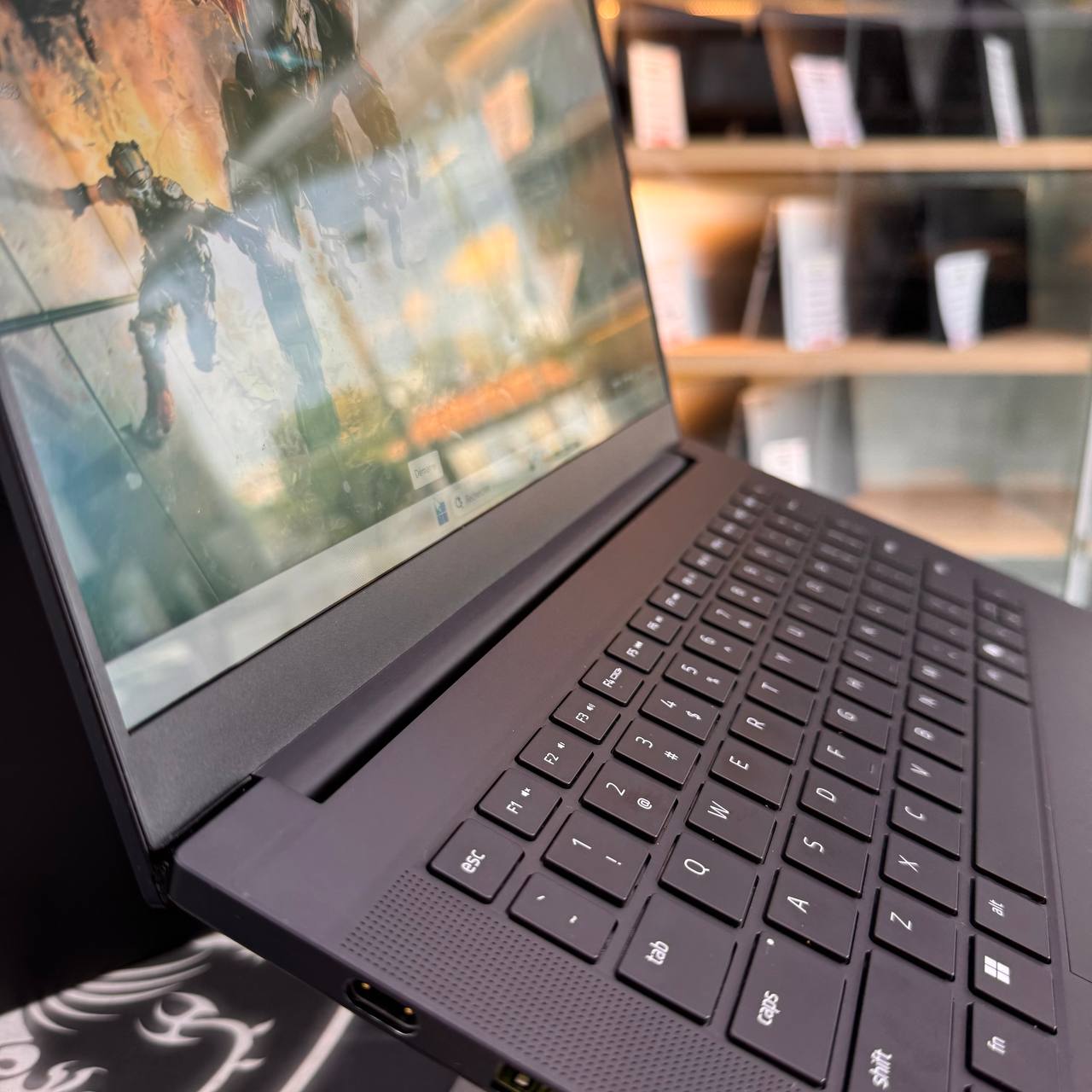RAZEER RAZER BLADE 14 AMD RYZEN AI 9 365W 32GB 1000 GB SSD RTX 5070 8GBVRAM 14'' 2K 120Hz - LAPTOP GAMER vue 5