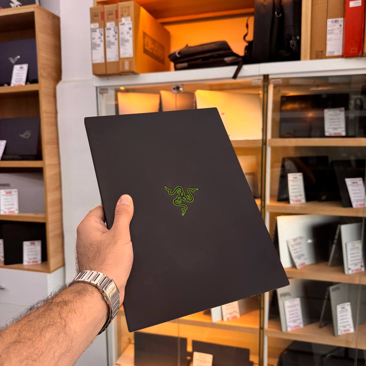 RAZEER RAZER BLADE 14 AMD RYZEN AI 9 365W 32GB 1000 GB SSD RTX 5070 8GBVRAM 14'' 2K 120Hz - LAPTOP GAMER vue 7