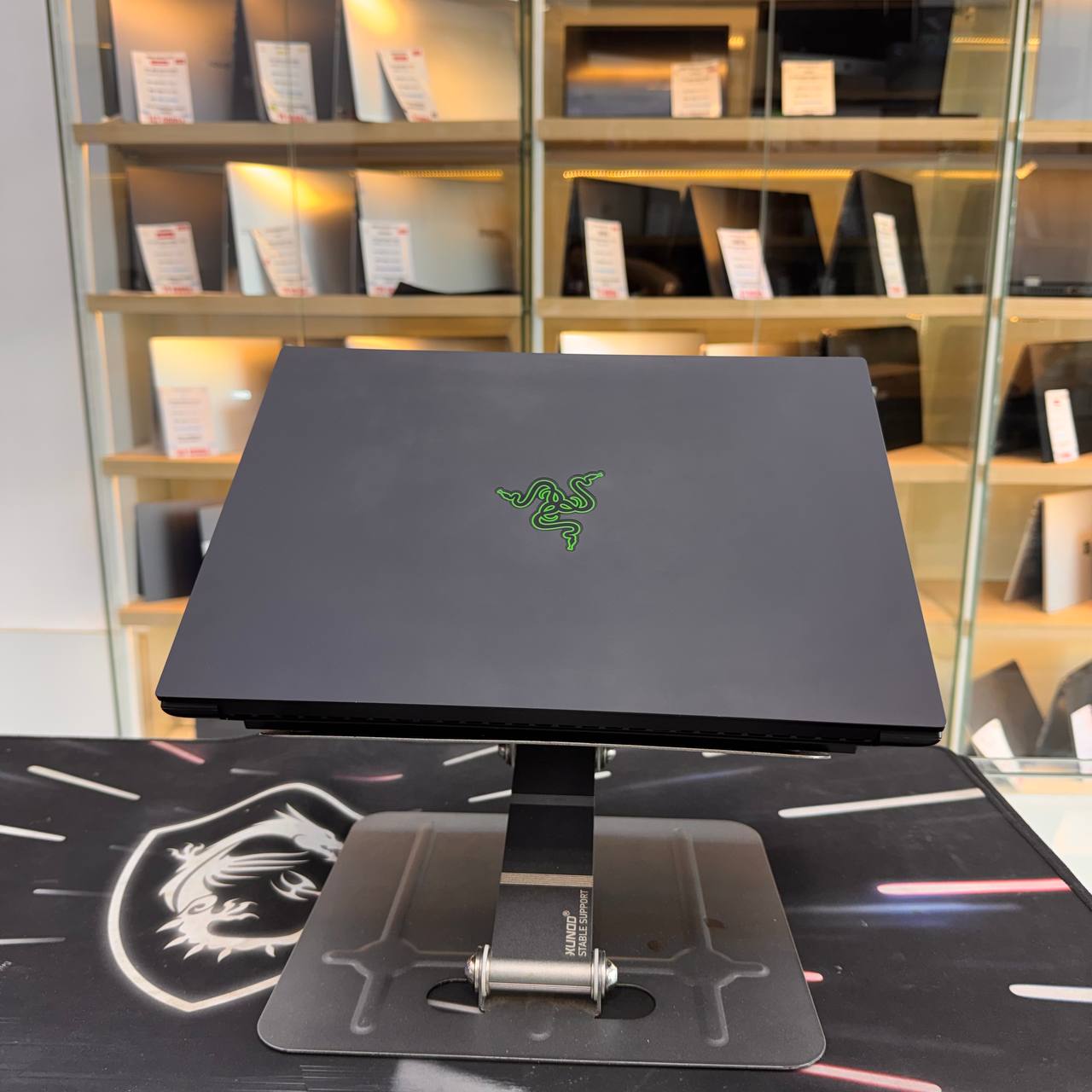 RAZEER RAZER BLADE 14 AMD RYZEN AI 9 365W 32GB 1000 GB SSD RTX 5070 8GBVRAM 14'' 2K 120Hz - LAPTOP GAMER vue 9