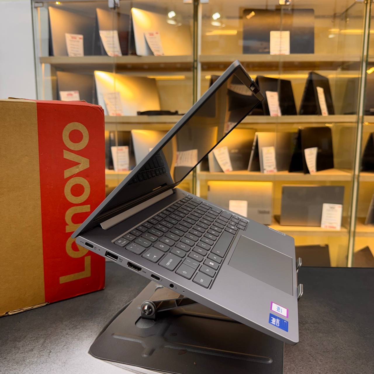 LENOVO LENOVO THINKBOOK 14 G9 INTEL CORE 7 240H 16GB 512GB SSD 14'' FHD - LAPTOP vue 5
