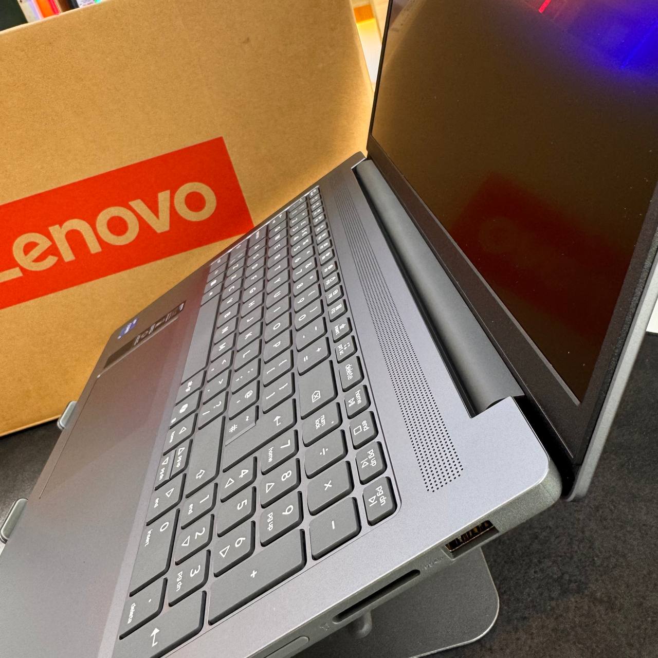LENOVO LENOVO IDEAPAD SLIM 3 INTEL CORE I5 13420H 16GB 512GB SSD 16'' FHD - LAPTOP vue 4