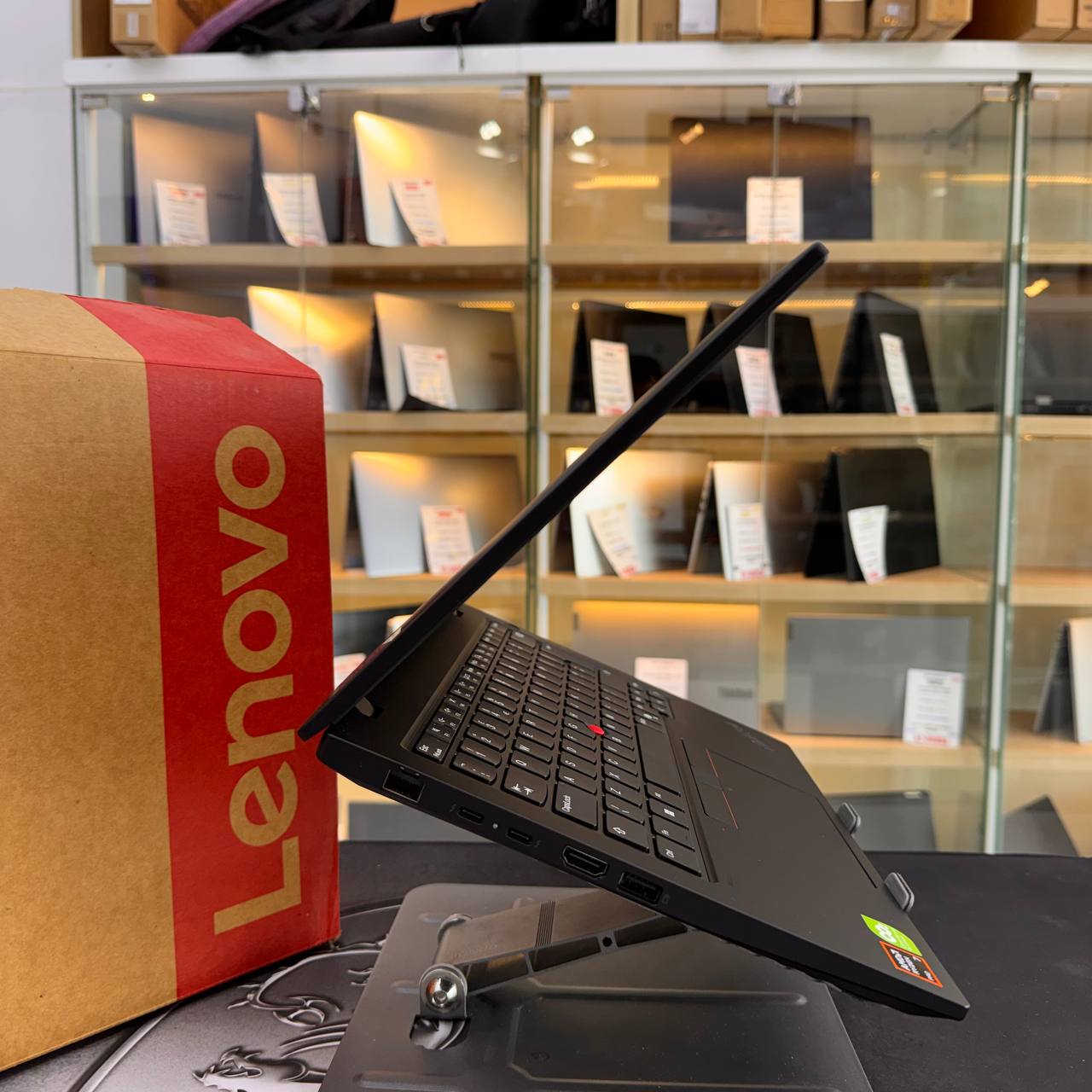 LENOVO LENOVO L14 GEN 6 AMD RYZEN 7 PRO 250 16GB 256GB SSD 15.6'' 3K - LAPTOP vue 3