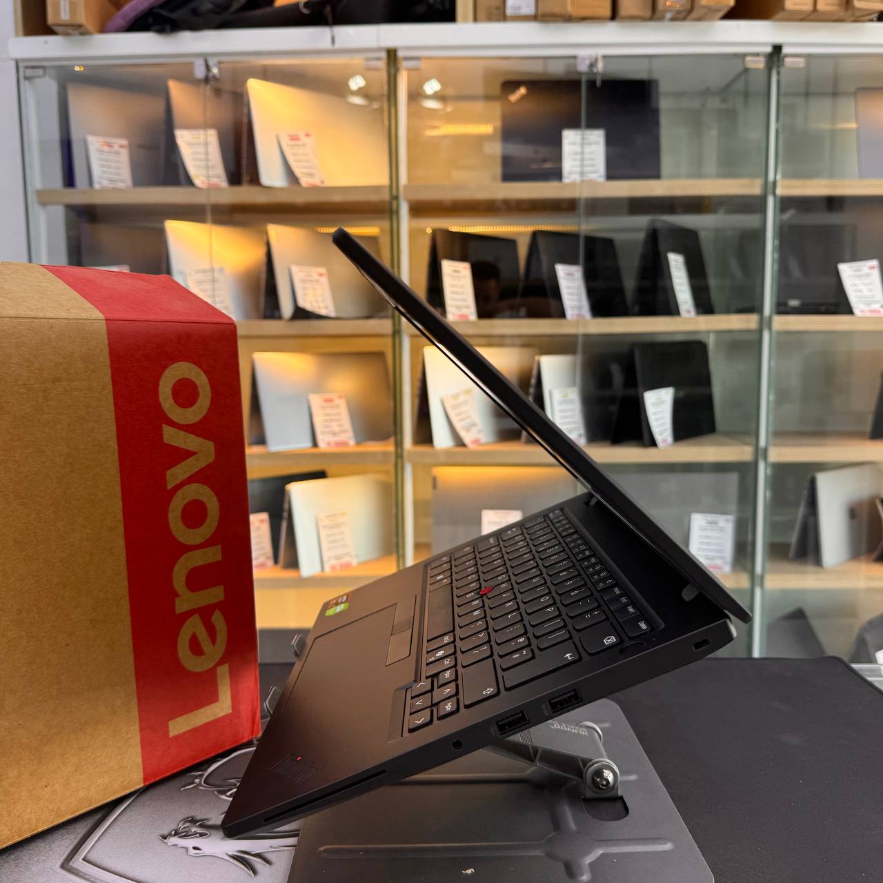 LENOVO LENOVO L14 GEN 6 AMD RYZEN 7 PRO 250 16GB 256GB SSD 15.6'' 3K - LAPTOP vue 4