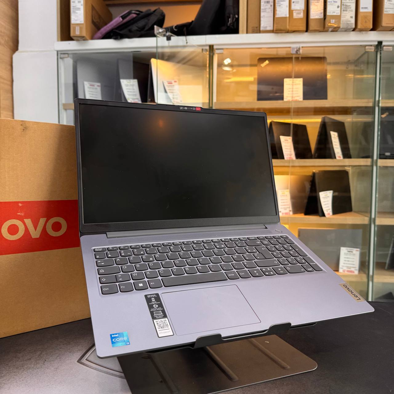 LENOVO LENOVO IDEAPAD SLIM 3 I3 1315U 8GB 256GB SSD 15.6'' FHD - LAPTOP vue 3