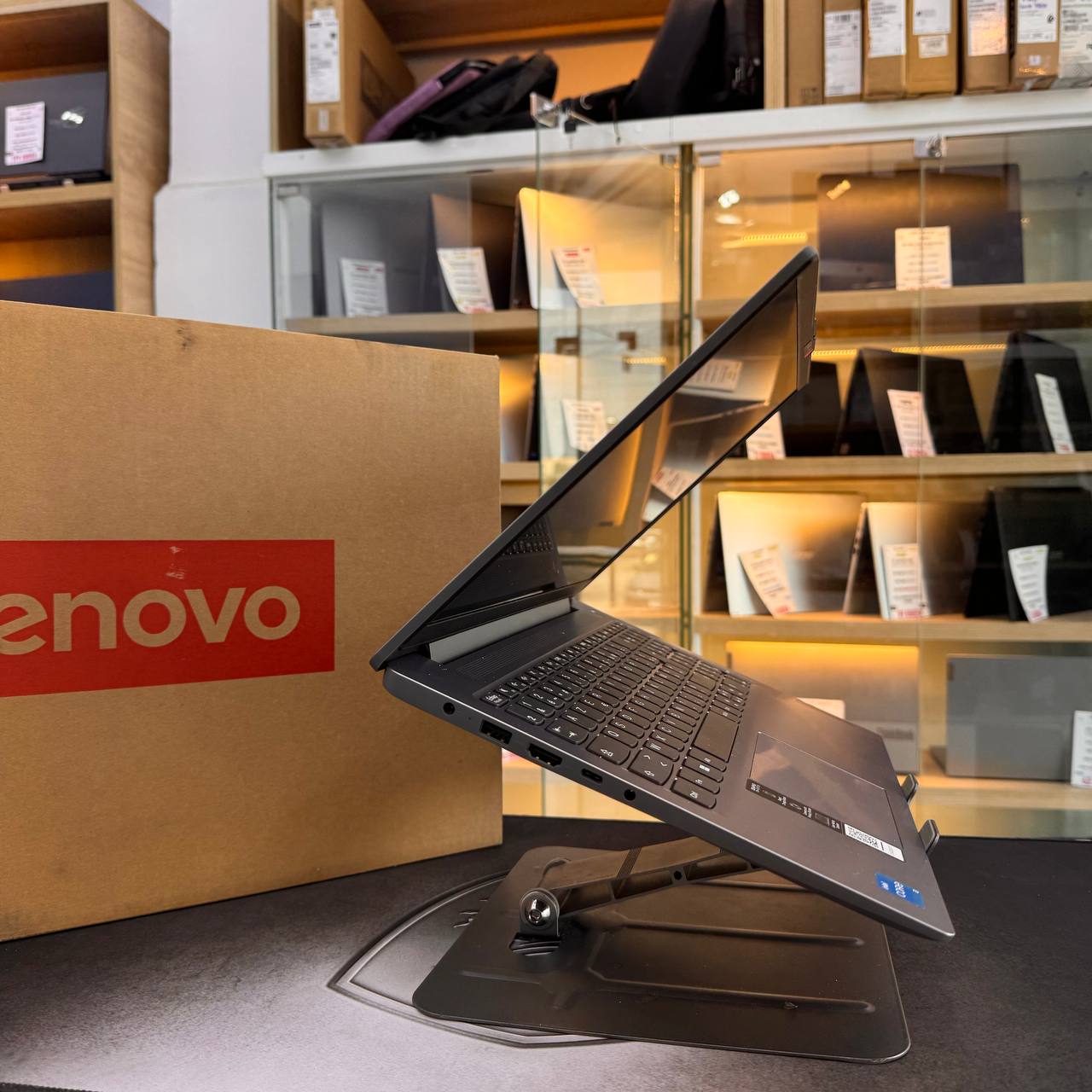 LENOVO LENOVO IDEAPAD SLIM 3 I3 1315U 8GB 256GB SSD 15.6'' FHD - LAPTOP vue 4